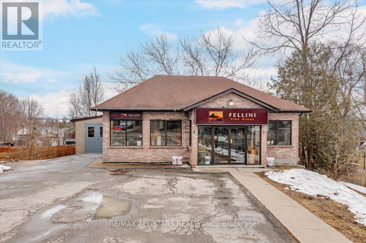 30 THE QUEENSWAY S, Georgina, Ontario