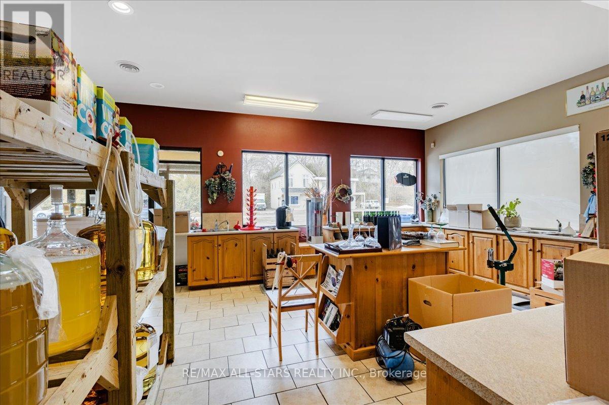 30 The Queensway S, Georgina, Ontario  L4P 1Y9 - Photo 7 - N12901650