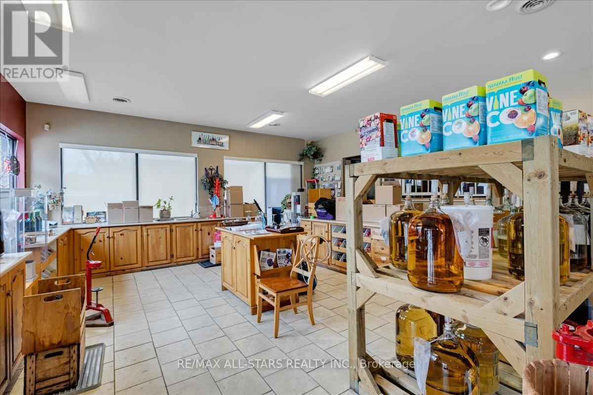 30 The Queensway S, Georgina, Ontario  L4P 1Y9 - Photo 4 - N12901650