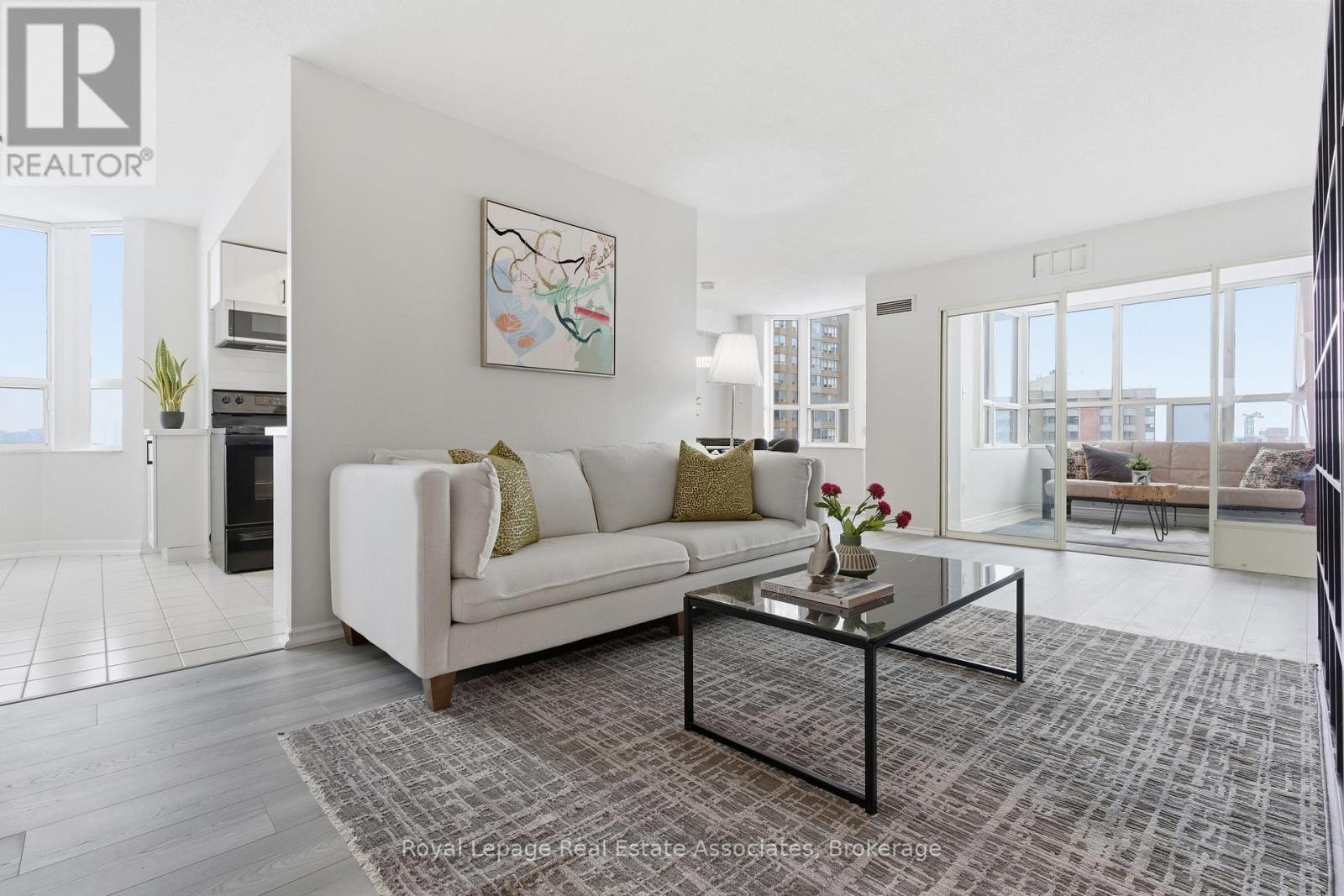 1004 - 10 Malta Avenue, Brampton, Ontario  L6Y 4G6 - Photo 1 - W12912368