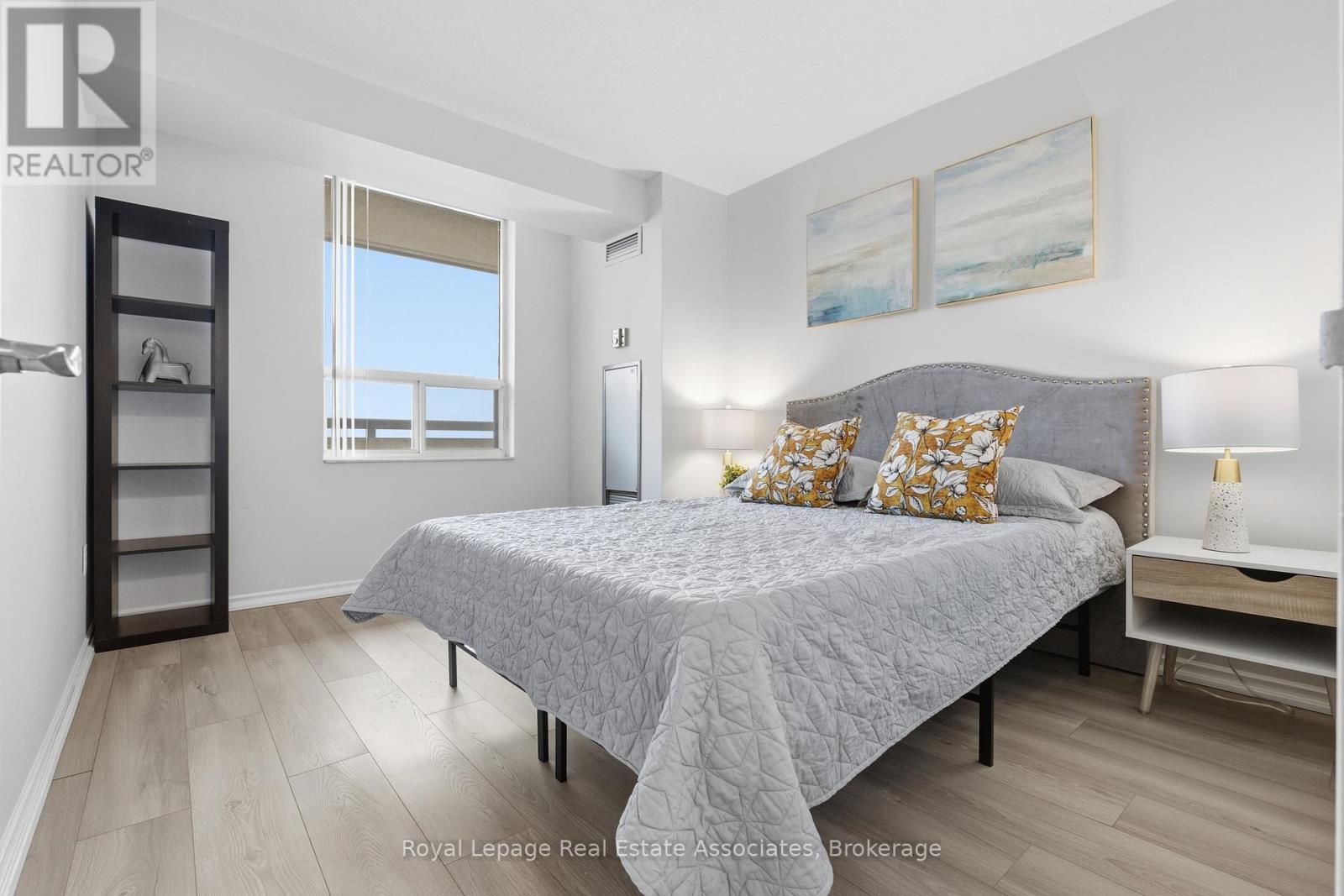 1004 - 10 Malta Avenue, Brampton, Ontario  L6Y 4G6 - Photo 11 - W12912368