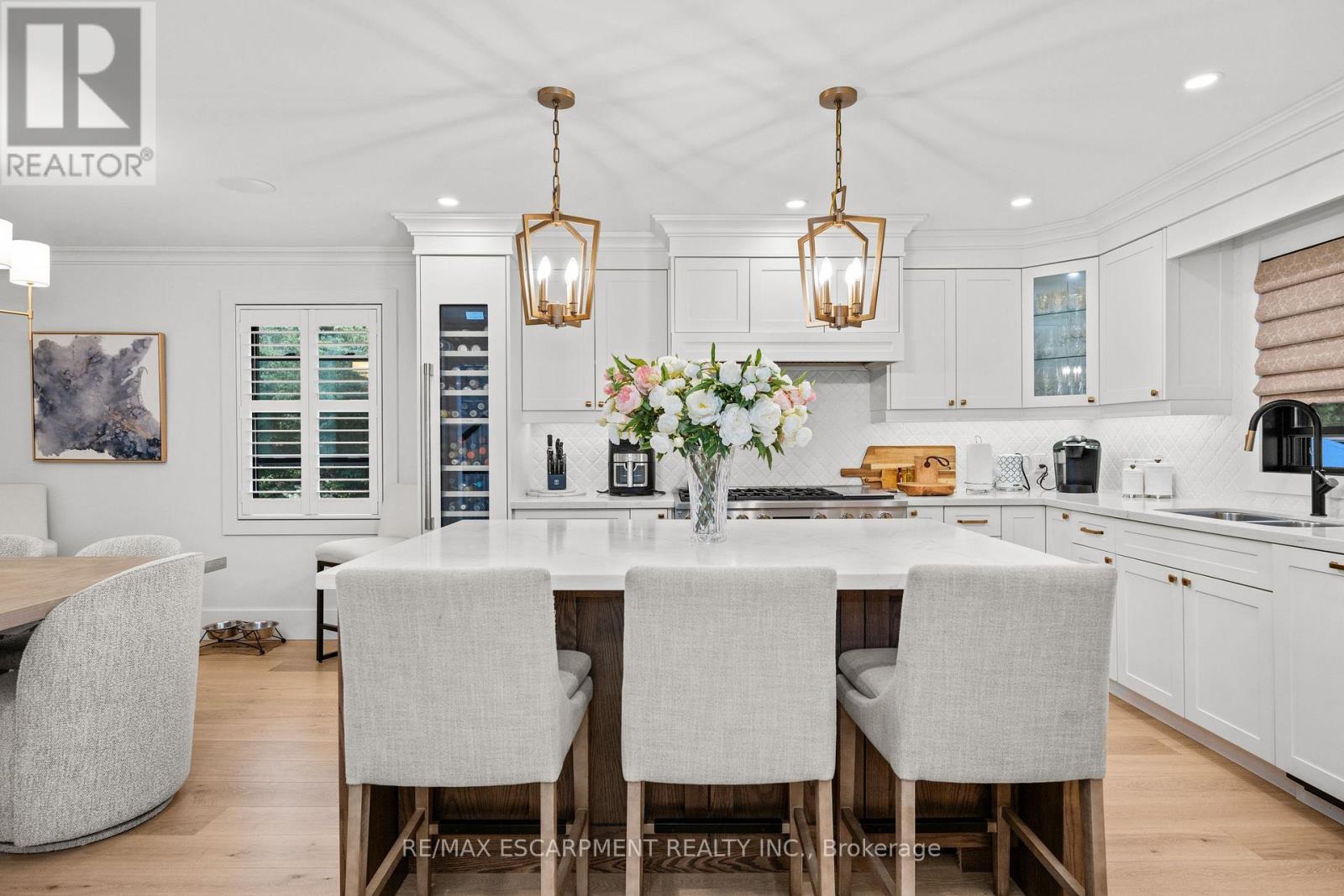 1390 Halifax Place, Burlington, Ontario  L7S 1J6 - Photo 15 - W12912388