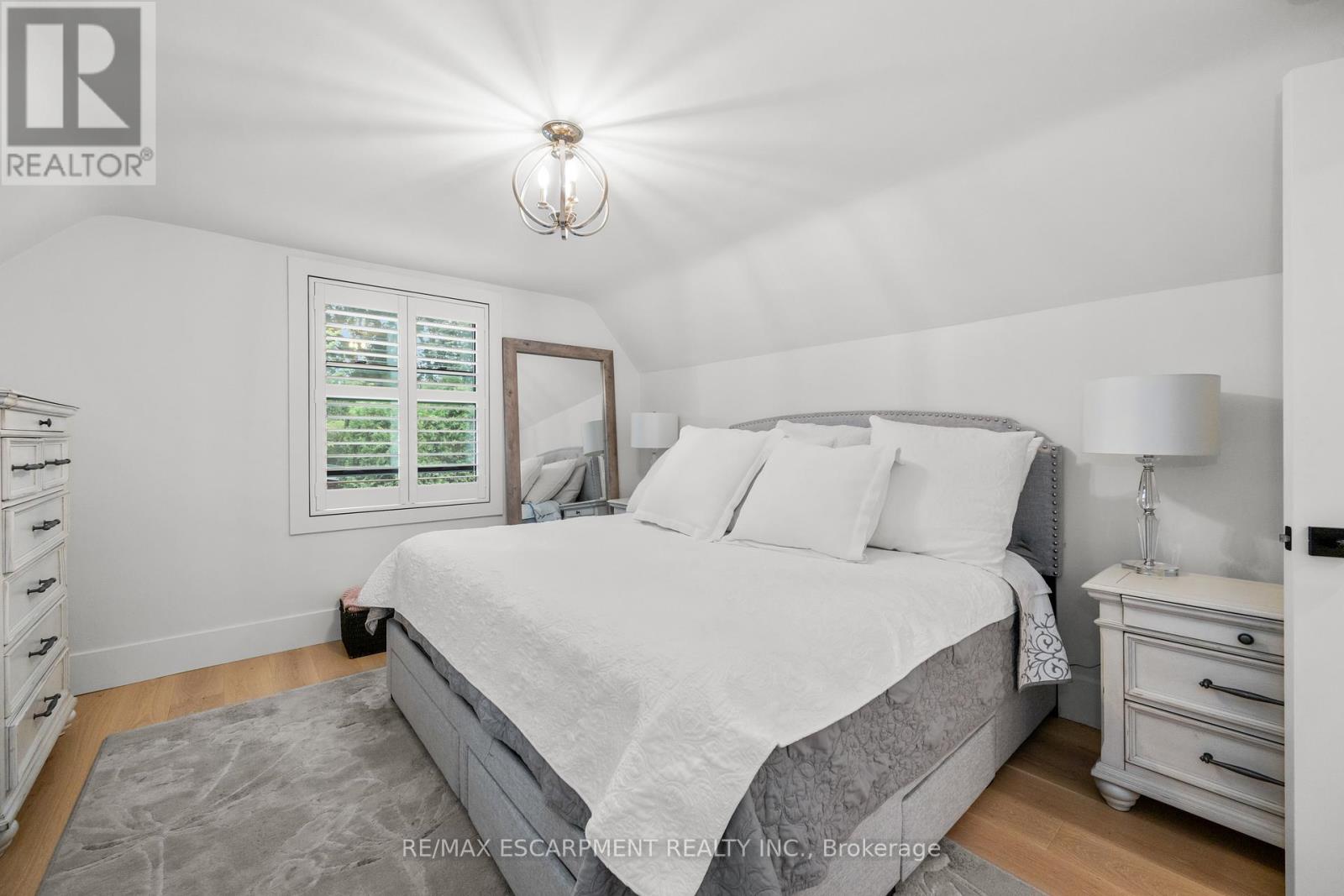 1390 Halifax Place, Burlington, Ontario  L7S 1J6 - Photo 22 - W12912388