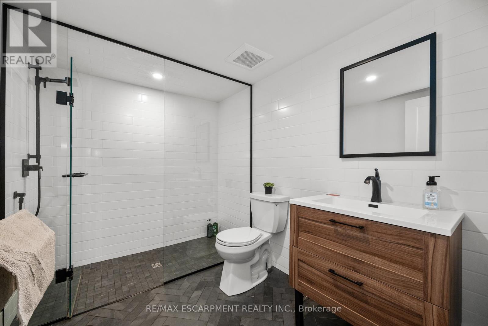 1390 Halifax Place, Burlington, Ontario  L7S 1J6 - Photo 28 - W12912388