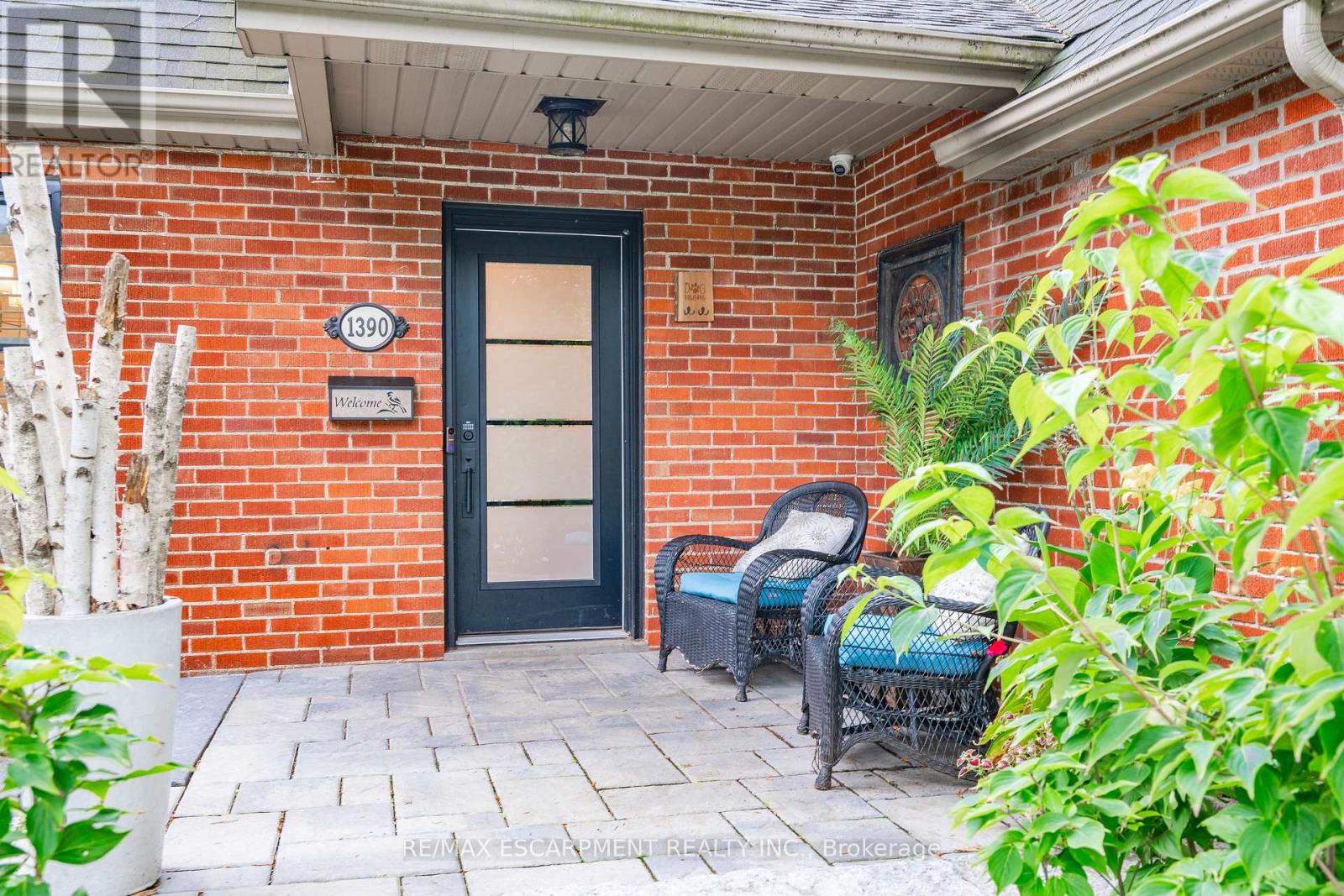 1390 Halifax Place, Burlington, Ontario  L7S 1J6 - Photo 5 - W12912388