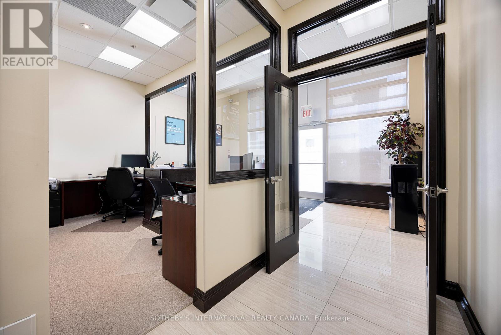 114 - 1065 Canadian Place, Mississauga, Ontario  L4W 0C2 - Photo 11 - W12912418