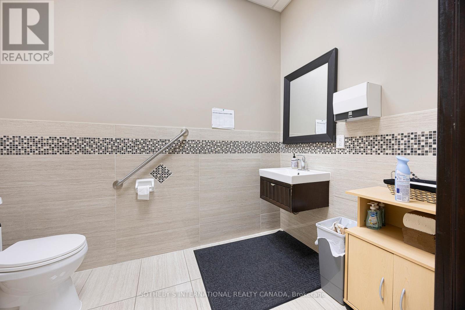 114 - 1065 Canadian Place, Mississauga, Ontario  L4W 0C2 - Photo 15 - W12912418