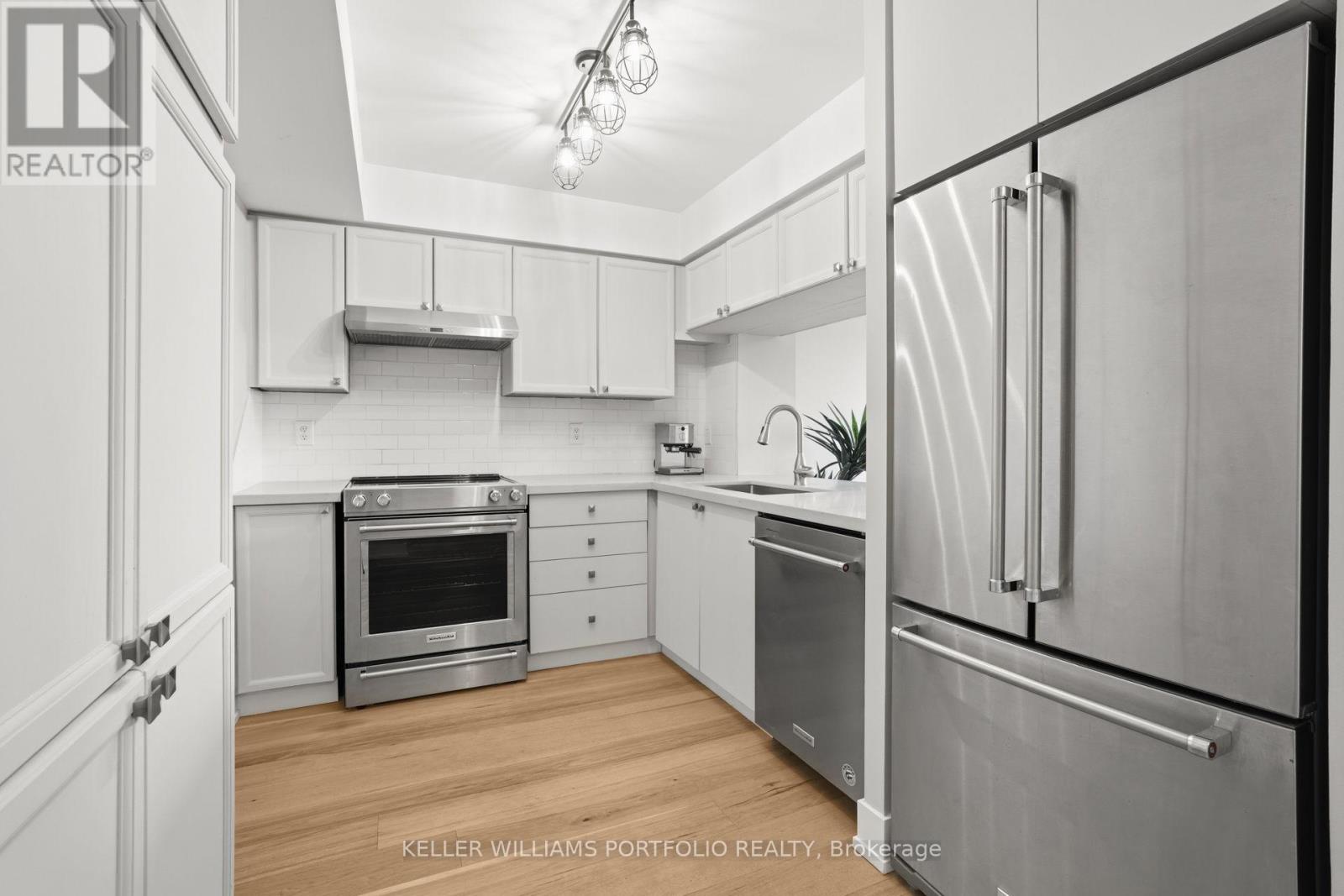 802 - 190 Manitoba Street, Toronto, Ontario  M8Y 3Y8 - Photo 13 - W12912420