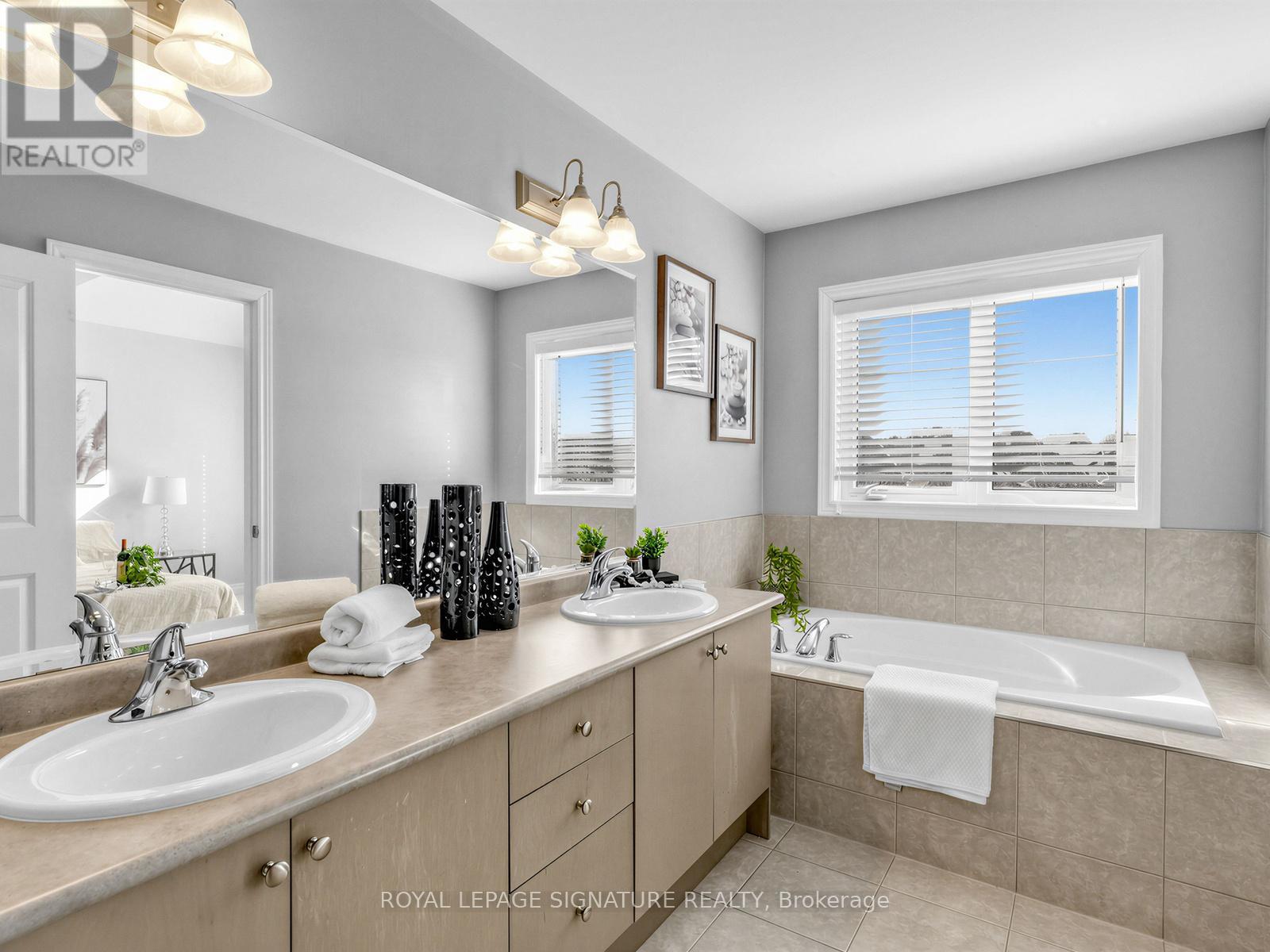 534 Stream Crescent, Oakville, Ontario  L6M 1N7 - Photo 23 - W12912422