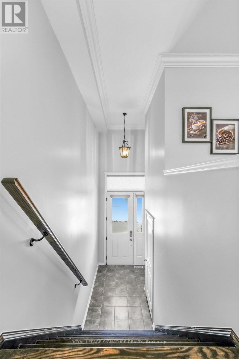 534 Stream Crescent, Oakville, Ontario  L6M 1N7 - Photo 5 - W12912422