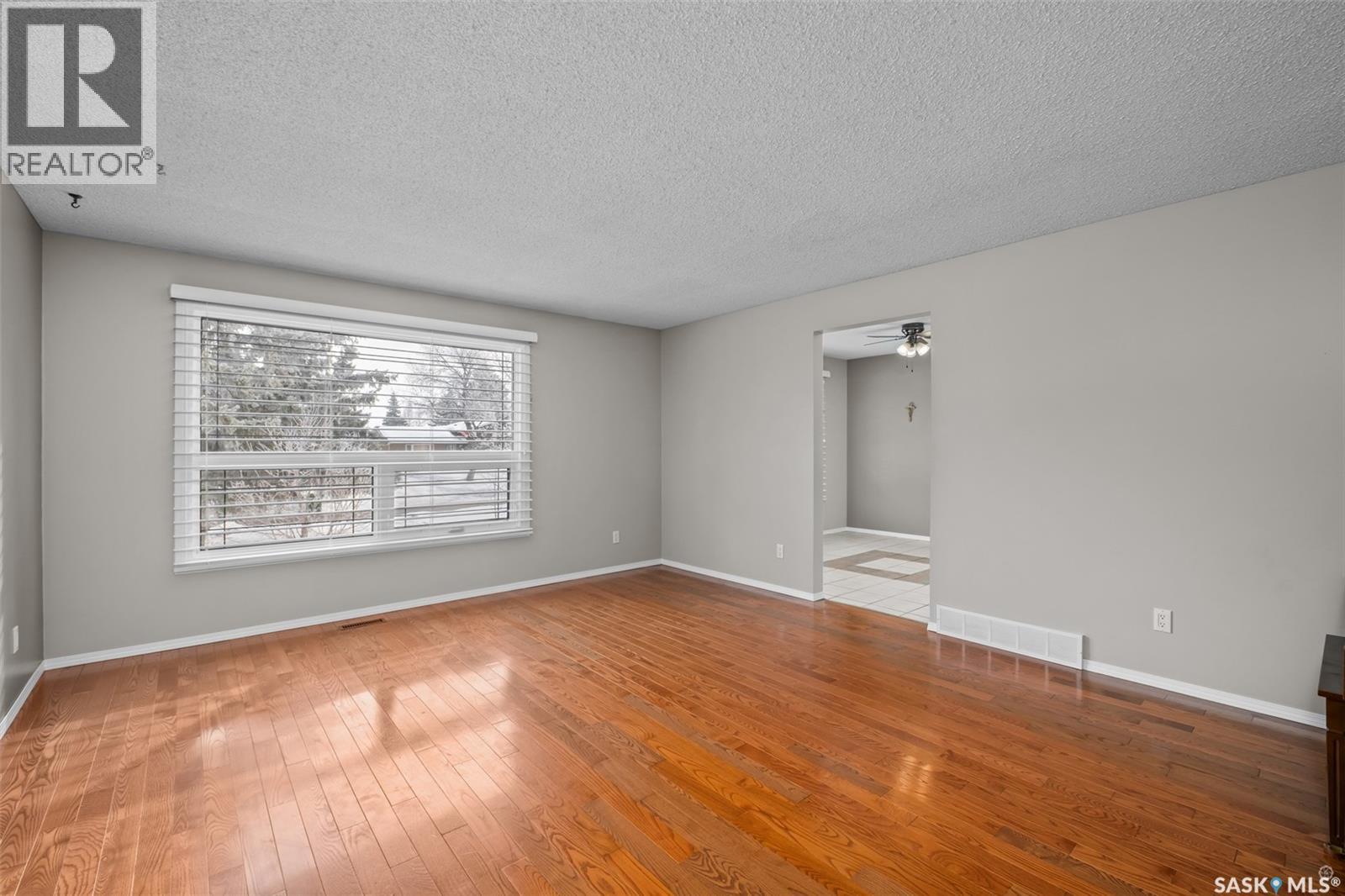 2425 15th Avenue E, Prince Albert, Saskatchewan  S6V 6H4 - Photo 3 - SK031110