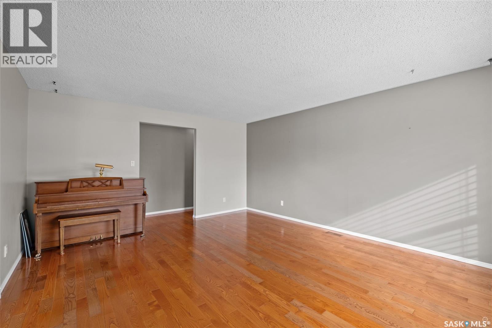 2425 15th Avenue E, Prince Albert, Saskatchewan  S6V 6H4 - Photo 4 - SK031110