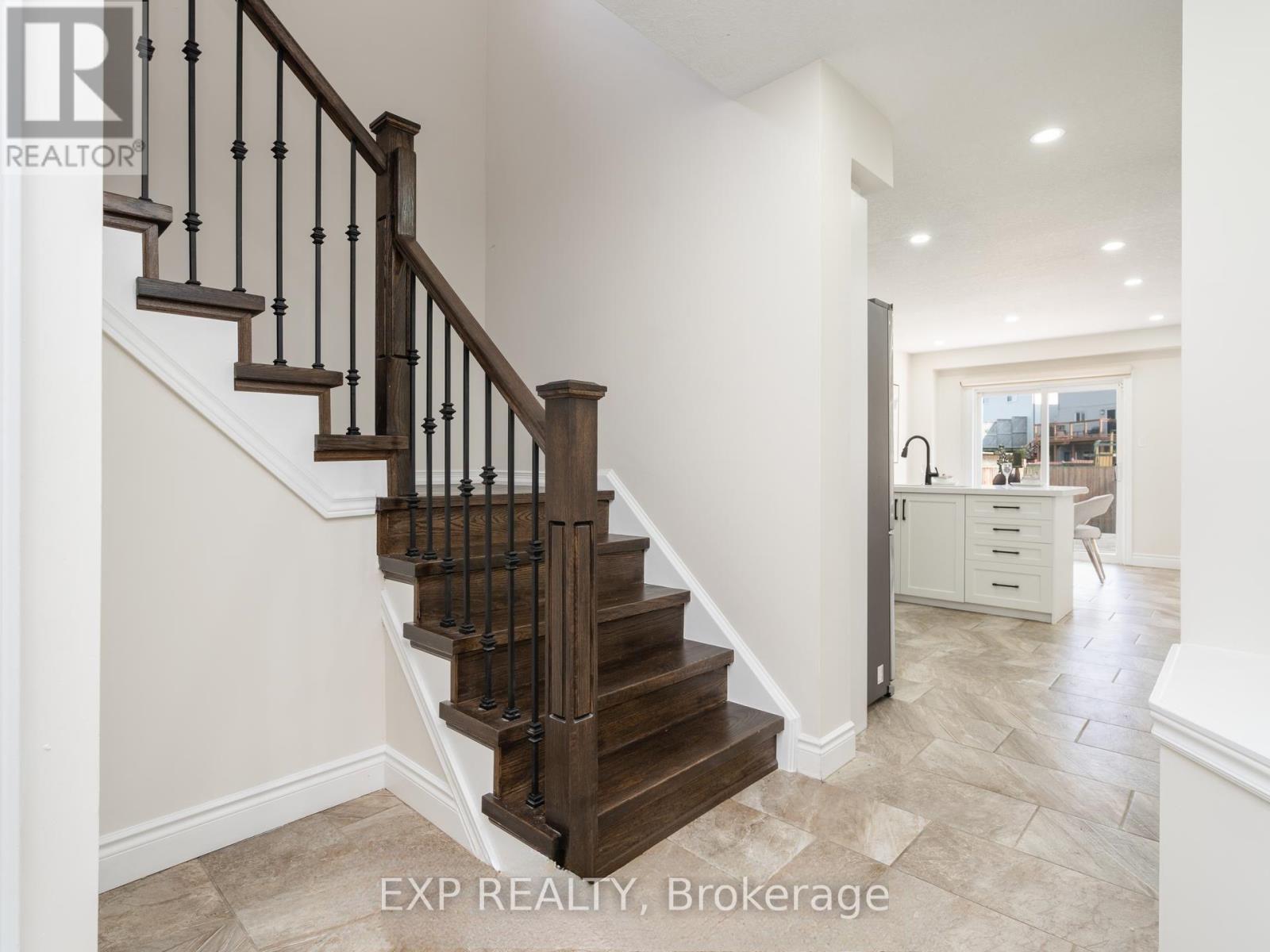 252 Bridlewreath Street, Kitchener, Ontario  N2E 4B4 - Photo 10 - X12899828