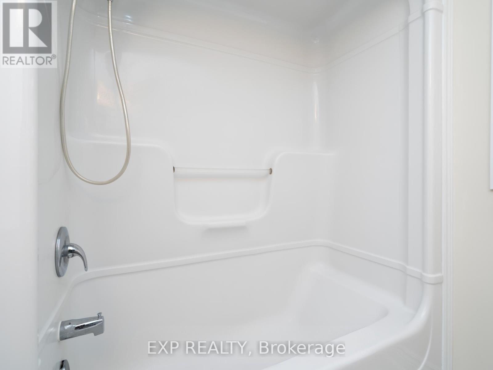 252 Bridlewreath Street, Kitchener, Ontario  N2E 4B4 - Photo 18 - X12899828