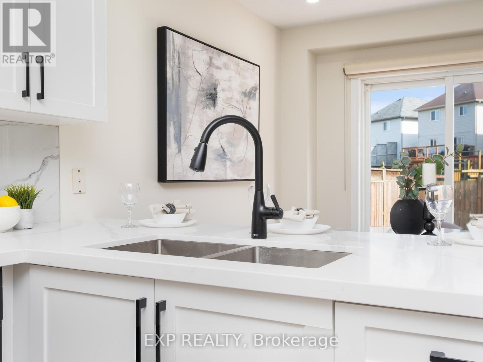 252 Bridlewreath Street, Kitchener, Ontario  N2E 4B4 - Photo 7 - X12899828