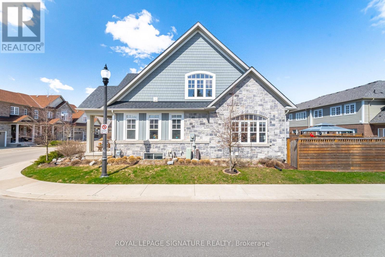 47 Windsor Circle, Niagara-On-The-Lake, Ontario  L0S 1J0 - Photo 2 - X12912392