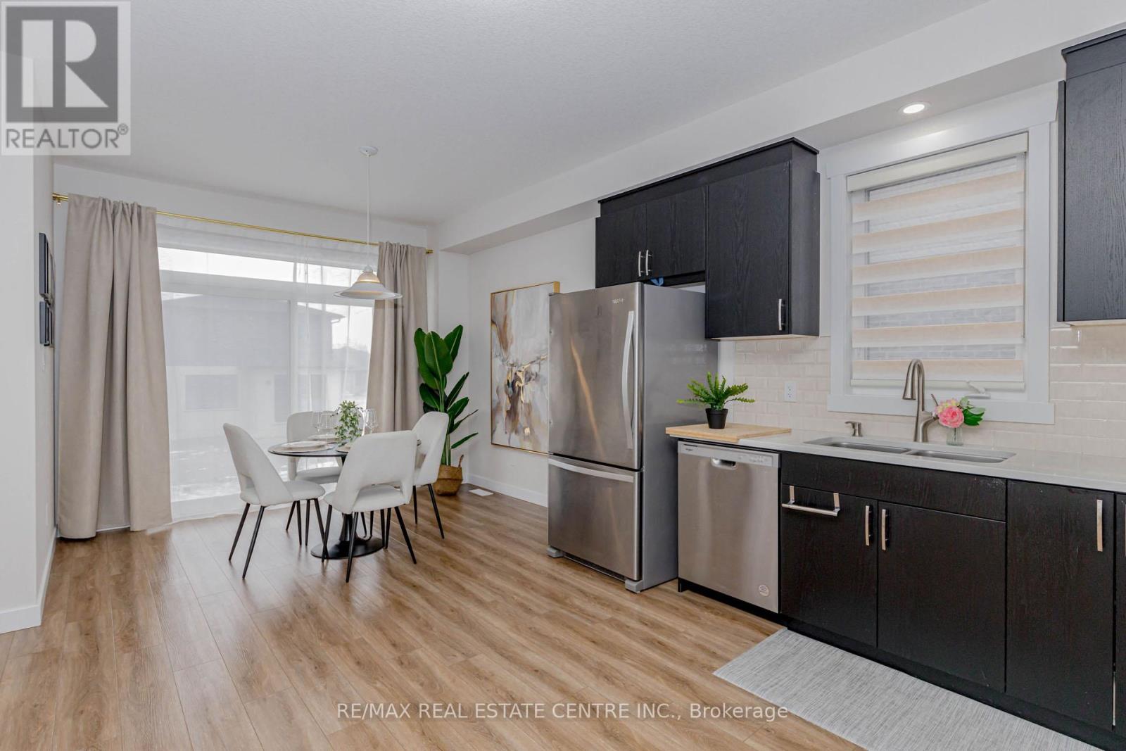 8 Moon Crescent, Cambridge, Ontario  N1S 0C4 - Photo 16 - X12912428