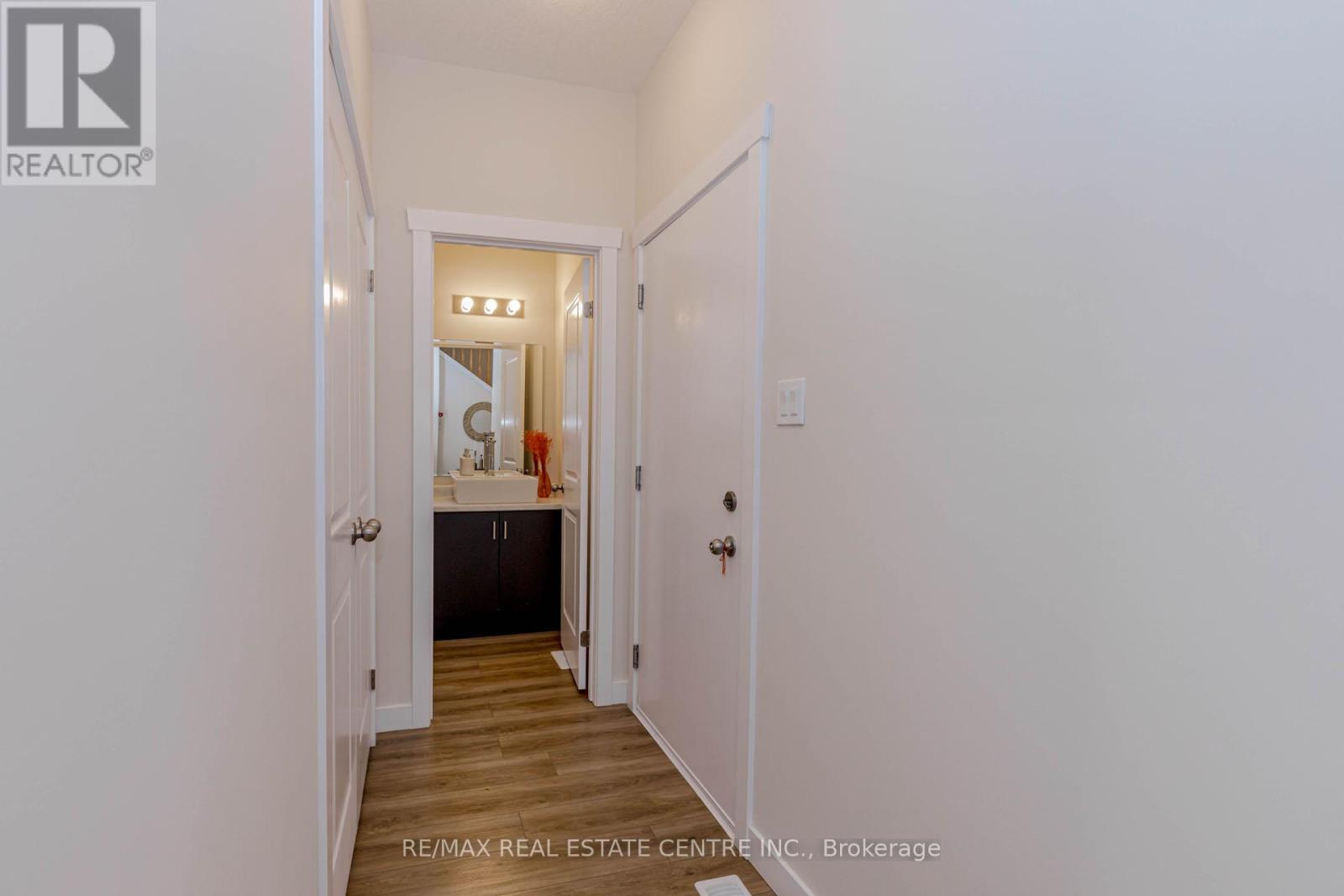 8 Moon Crescent, Cambridge, Ontario  N1S 0C4 - Photo 28 - X12912428