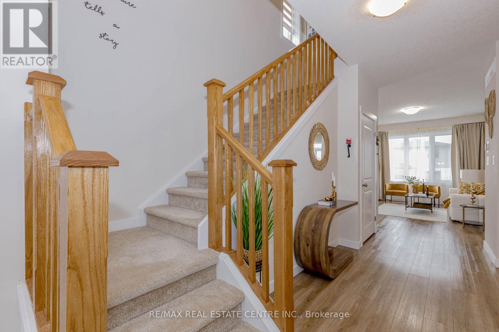 8 Moon Crescent, Cambridge, Ontario  N1S 0C4 - Photo 5 - X12912428