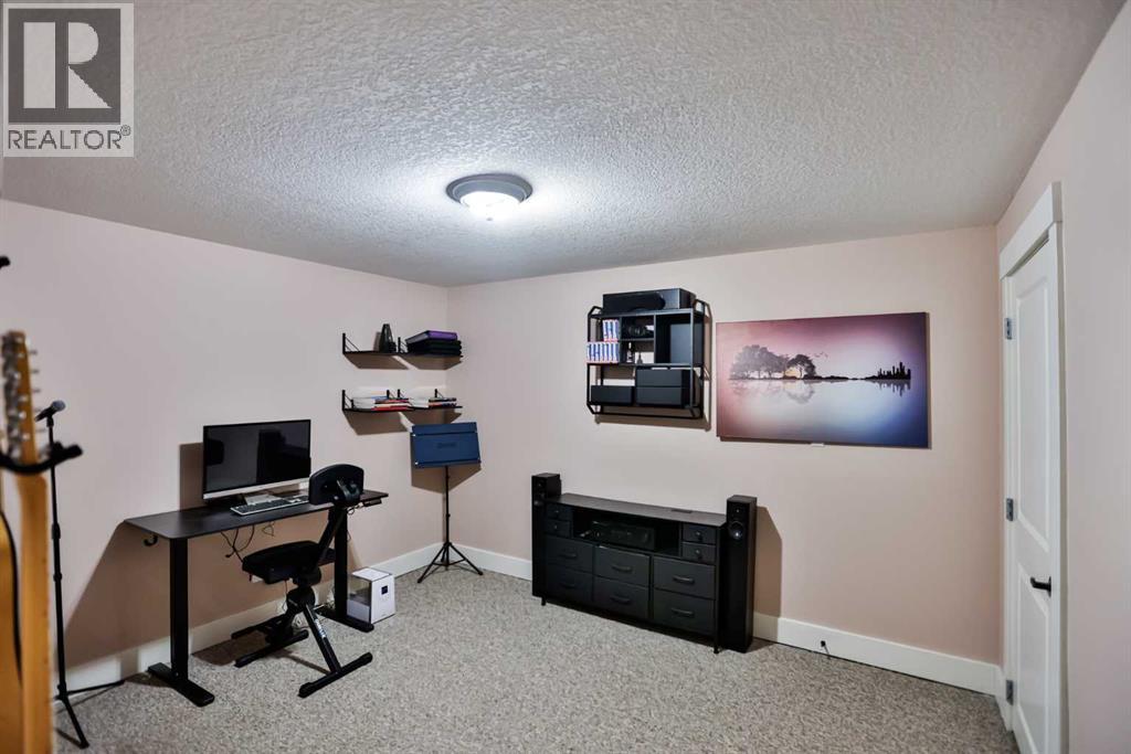 104 Buenavista Bay, Rural Lethbridge County, Alberta  T1J 4P4 - Photo 43 - A2259390