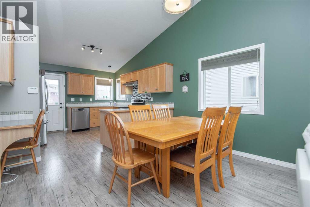 81 Inglewood Drive, Red Deer, Alberta  T4R 0B2 - Photo 10 - A2294426