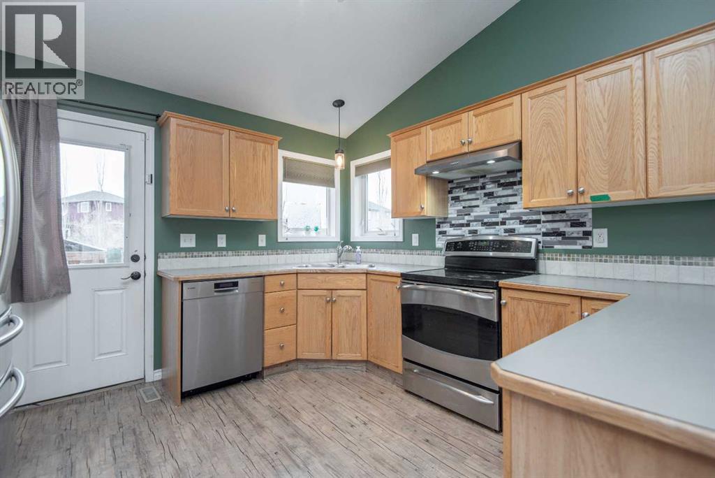 81 Inglewood Drive, Red Deer, Alberta  T4R 0B2 - Photo 5 - A2294426