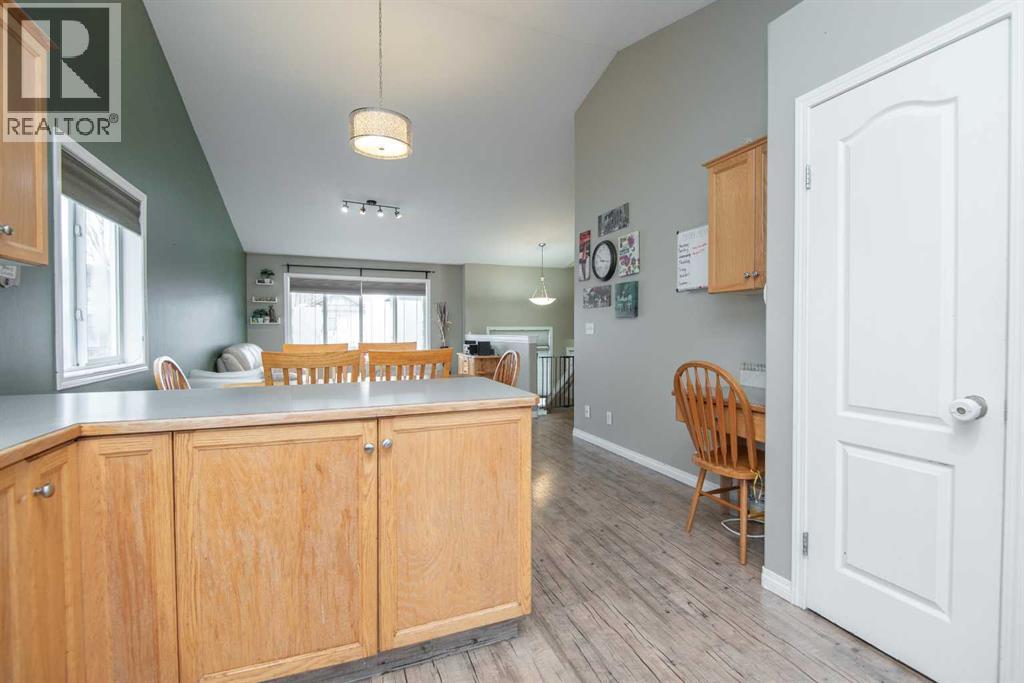 81 Inglewood Drive, Red Deer, Alberta  T4R 0B2 - Photo 7 - A2294426