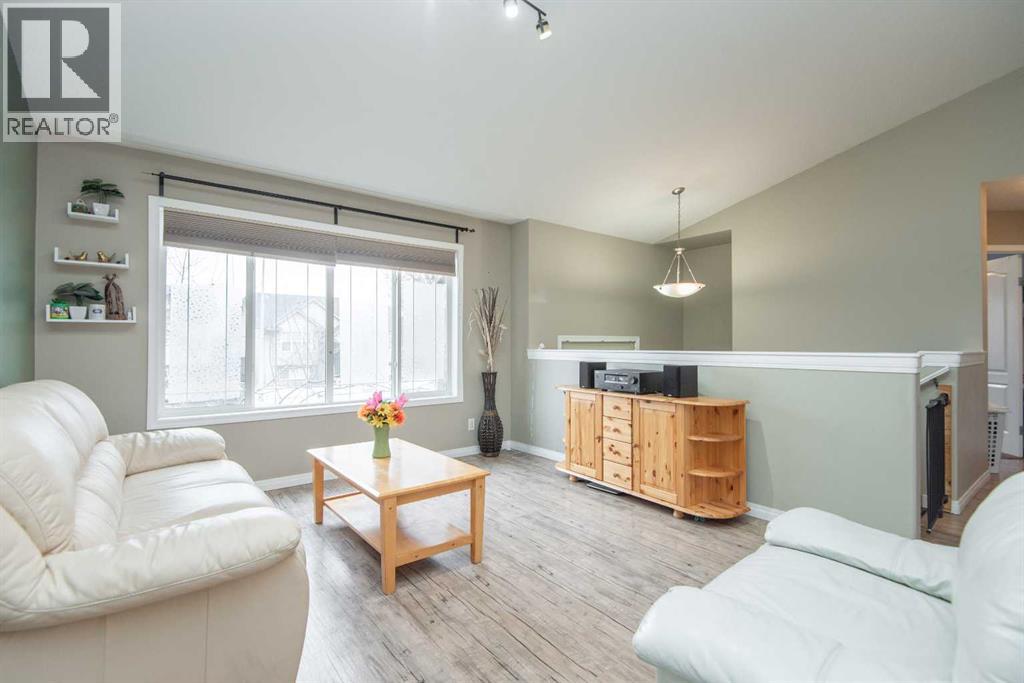 81 Inglewood Drive, Red Deer, Alberta  T4R 0B2 - Photo 9 - A2294426