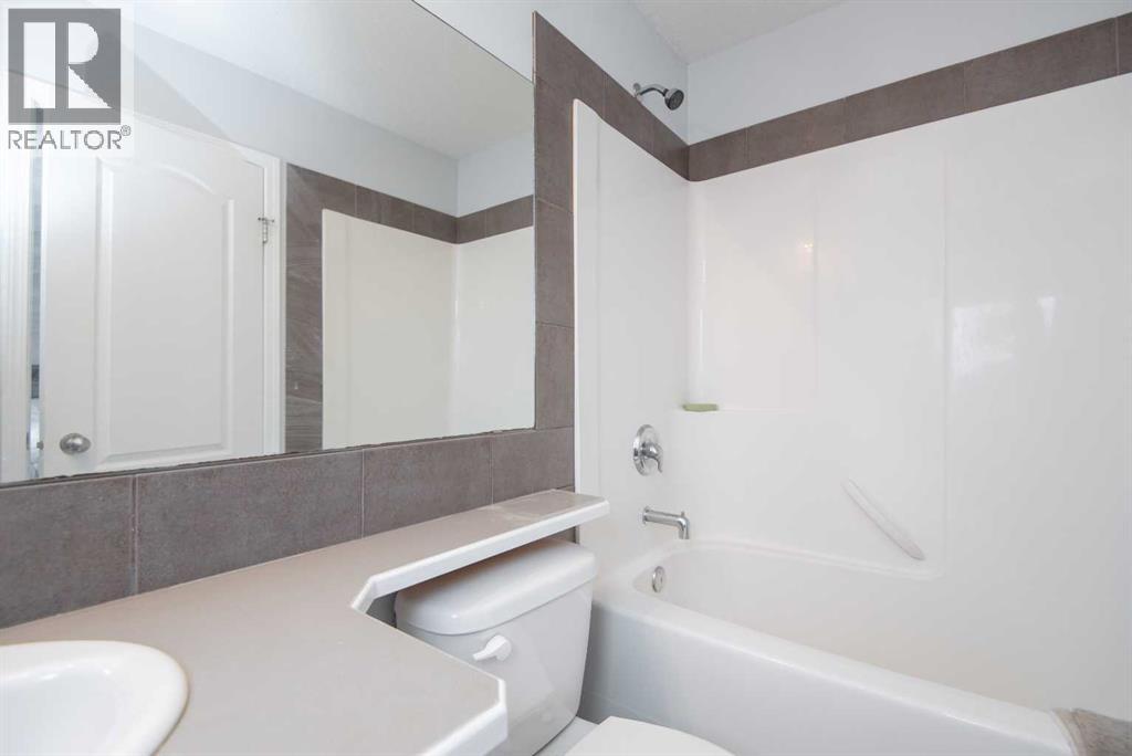 81 Inglewood Drive, Red Deer, Alberta  T4R 0B2 - Photo 17 - A2294426