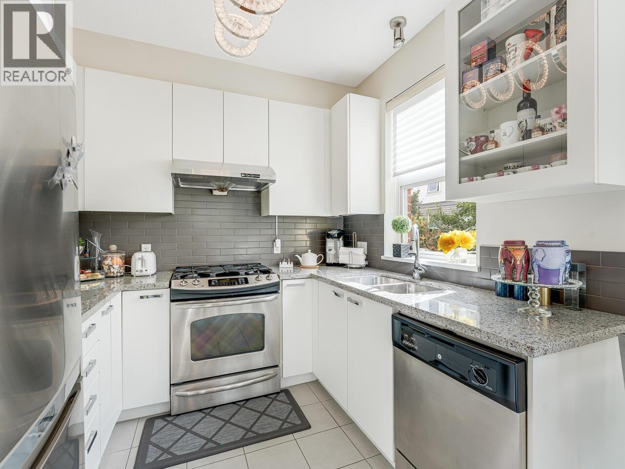 213 9388 Mckim Way, Richmond, British Columbia  V6X 0J7 - Photo 9 - R3090506