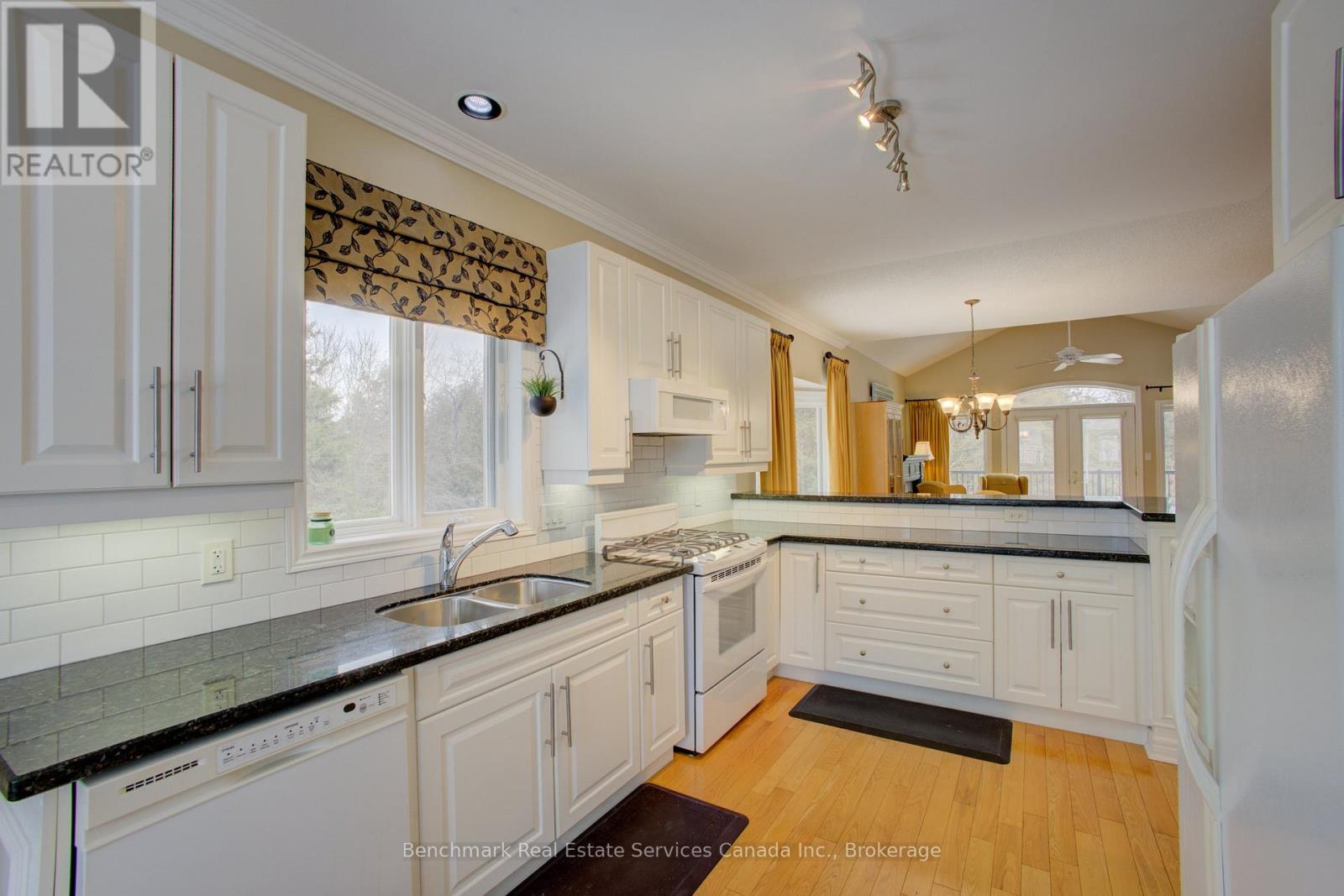 69 Bella Vista Trail, New Tecumseth, Ontario  L9R 2E2 - Photo 7 - N12912454