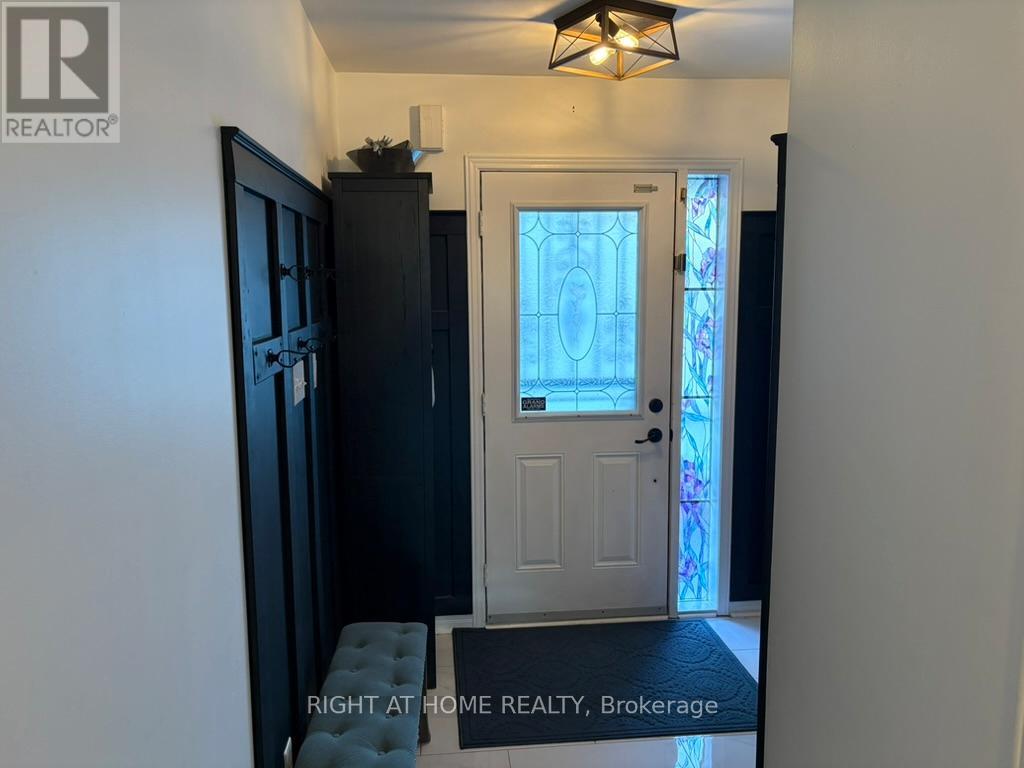 23 Grandwood Avenue, Whitchurch-Stouffville, Ontario  L4A 0M6 - Photo 3 - N12886054