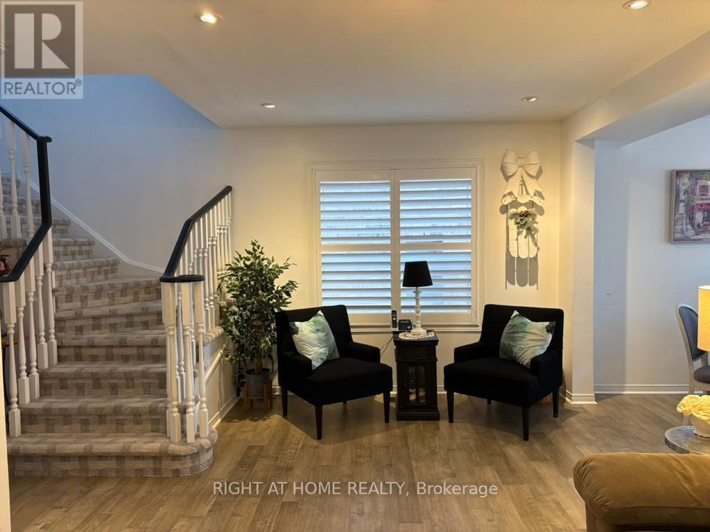 23 Grandwood Avenue, Whitchurch-Stouffville, Ontario  L4A 0M6 - Photo 4 - N12886054