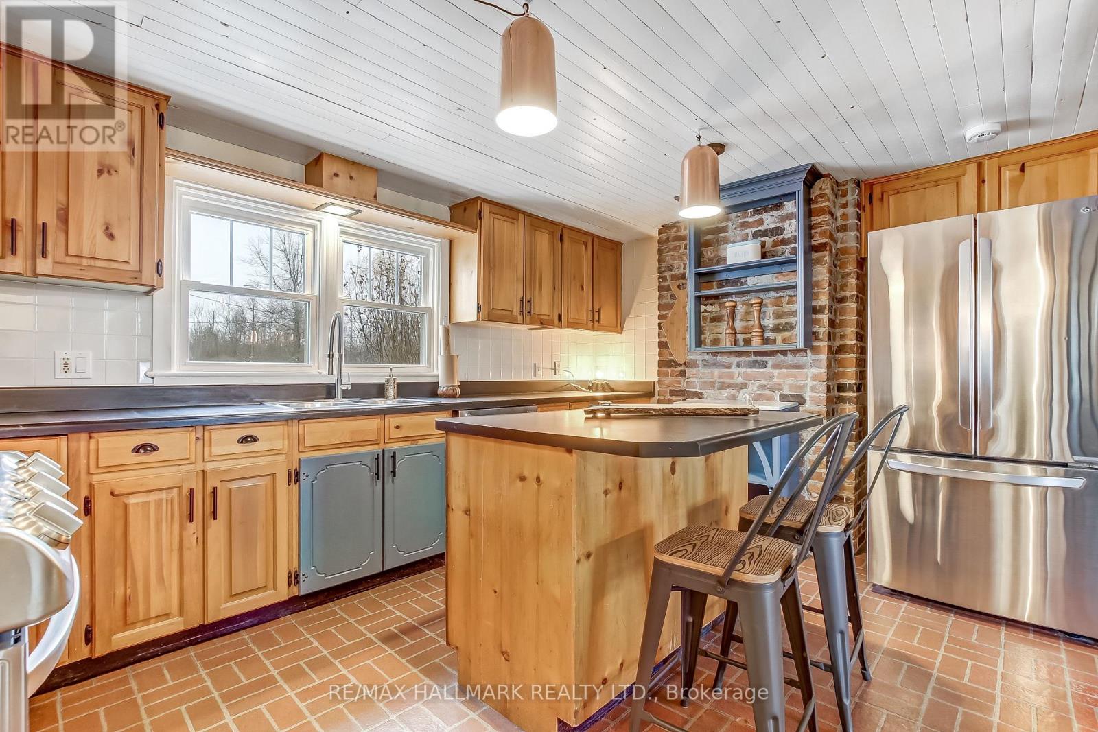 1927 Niagara Parkway, Fort Erie, Ontario  L2A 5M4 - Photo 3 - X12902632