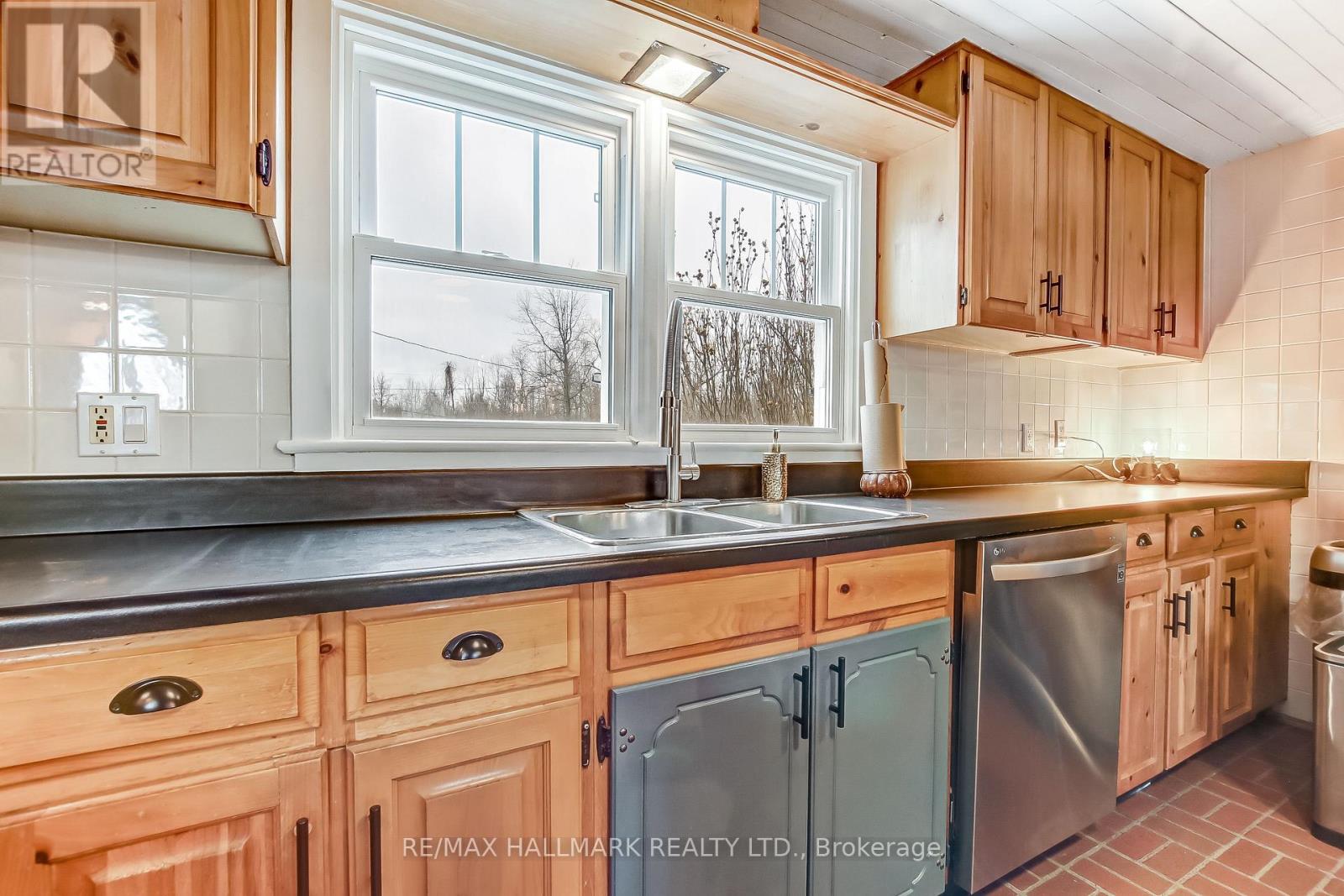 1927 Niagara Parkway, Fort Erie, Ontario  L2A 5M4 - Photo 5 - X12902632