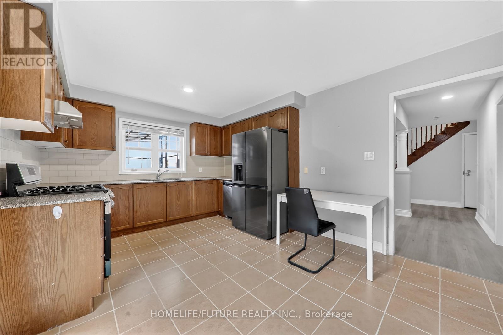 939 Miller Park Avenue, Bradford West Gwillimbury (Bradford), Ontario  L3Z 0L6 - Photo 14 - N12912458