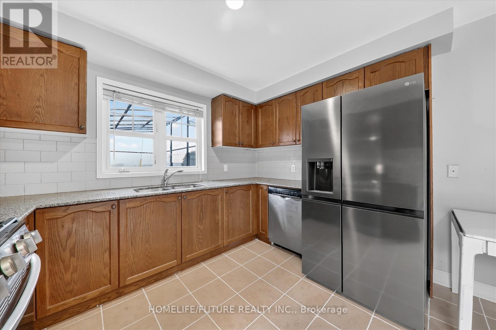 939 Miller Park Avenue, Bradford West Gwillimbury (Bradford), Ontario  L3Z 0L6 - Photo 15 - N12912458