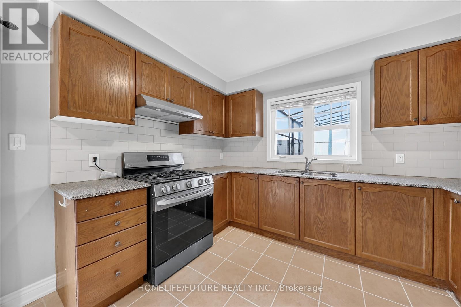 939 Miller Park Avenue, Bradford West Gwillimbury (Bradford), Ontario  L3Z 0L6 - Photo 16 - N12912458