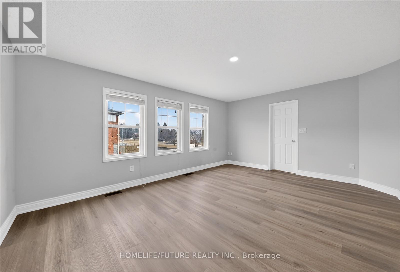 939 Miller Park Avenue, Bradford West Gwillimbury (Bradford), Ontario  L3Z 0L6 - Photo 21 - N12912458