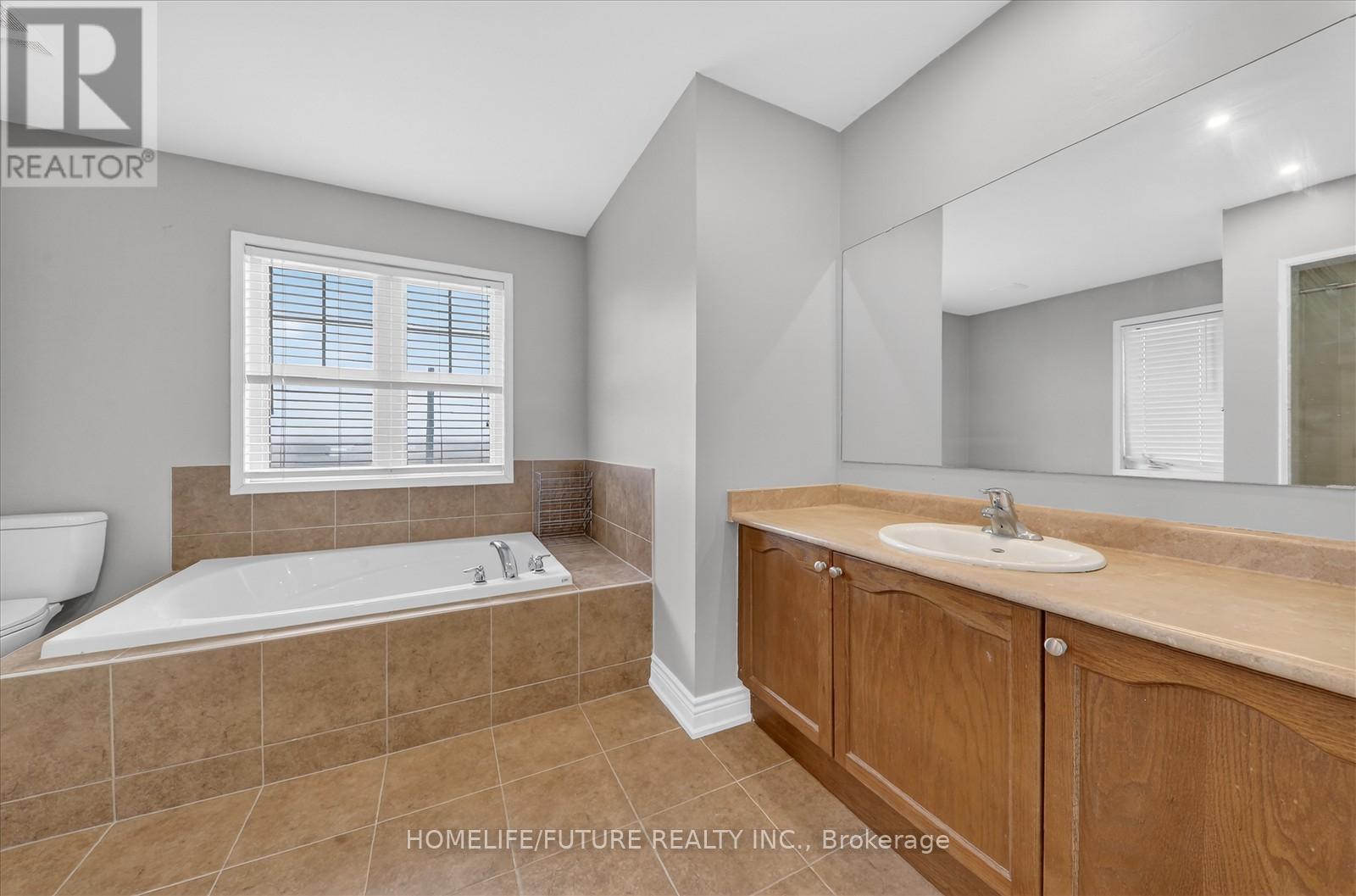 939 Miller Park Avenue, Bradford West Gwillimbury (Bradford), Ontario  L3Z 0L6 - Photo 23 - N12912458