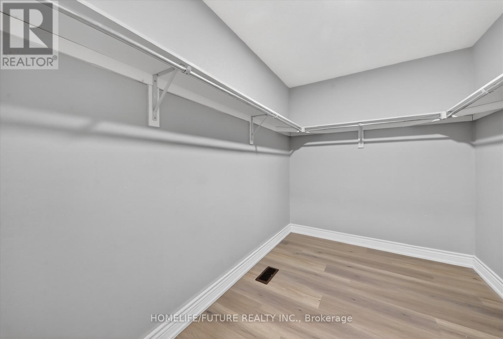 939 Miller Park Avenue, Bradford West Gwillimbury (Bradford), Ontario  L3Z 0L6 - Photo 25 - N12912458