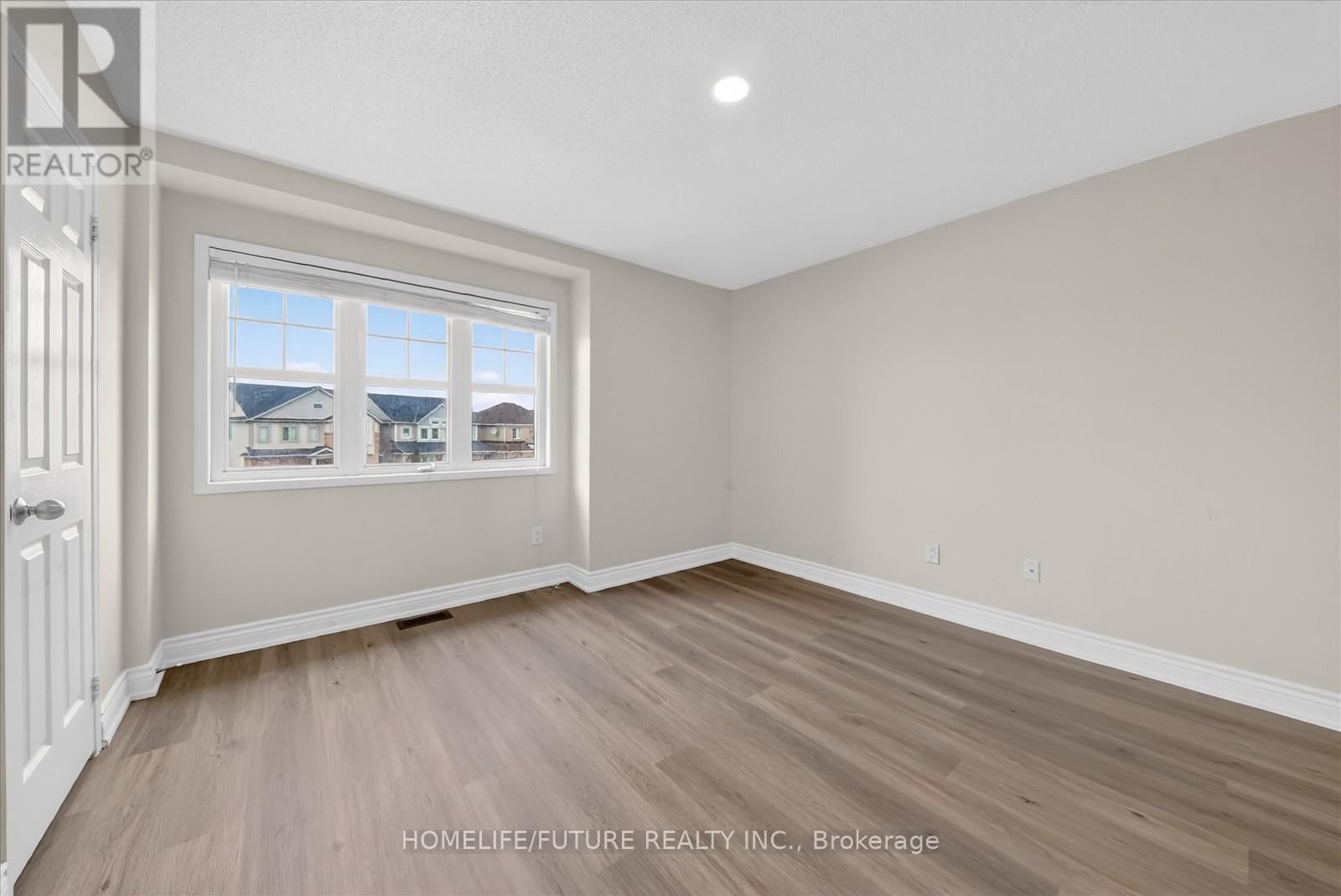 939 Miller Park Avenue, Bradford West Gwillimbury (Bradford), Ontario  L3Z 0L6 - Photo 26 - N12912458