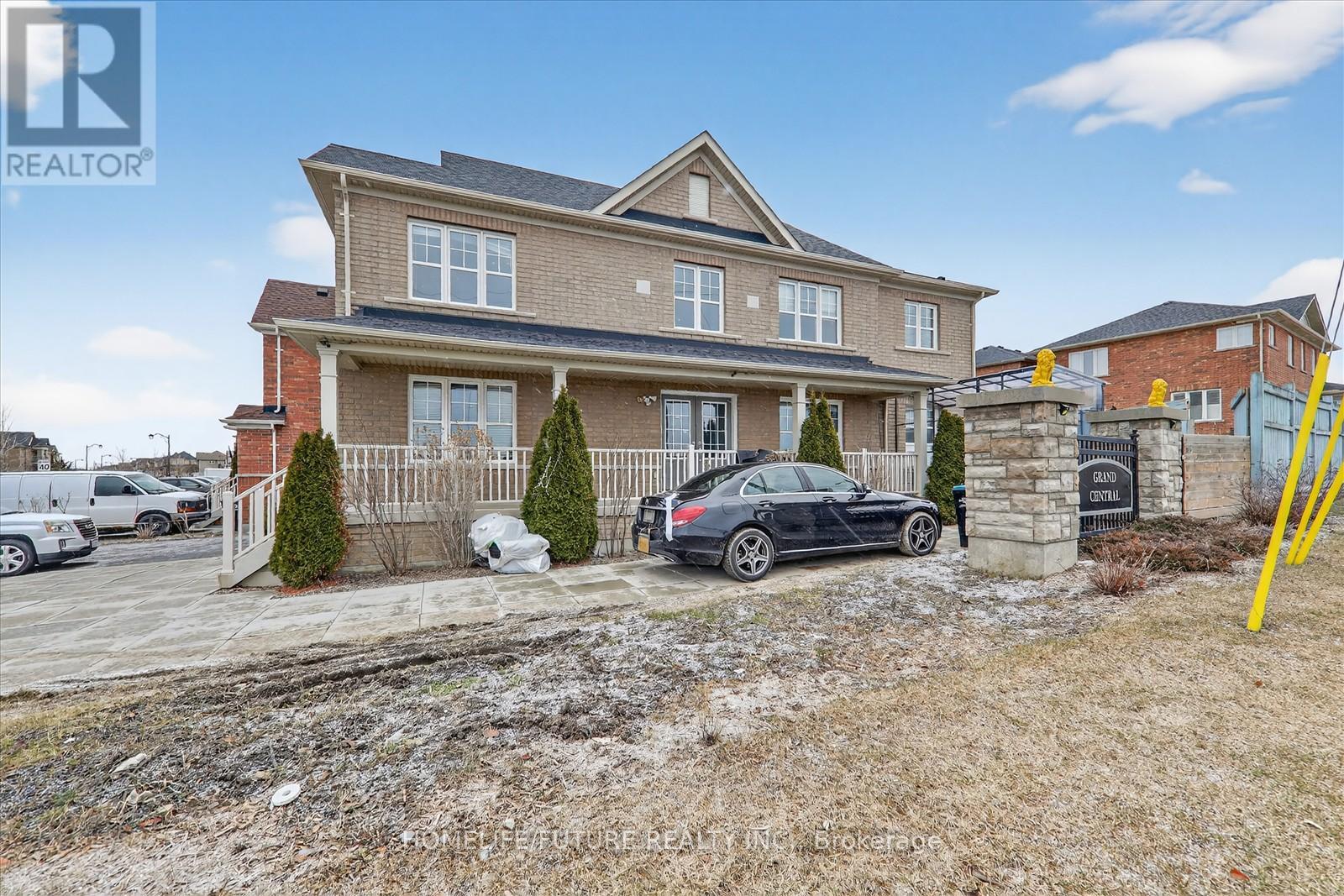 939 Miller Park Avenue, Bradford West Gwillimbury (Bradford), Ontario  L3Z 0L6 - Photo 3 - N12912458