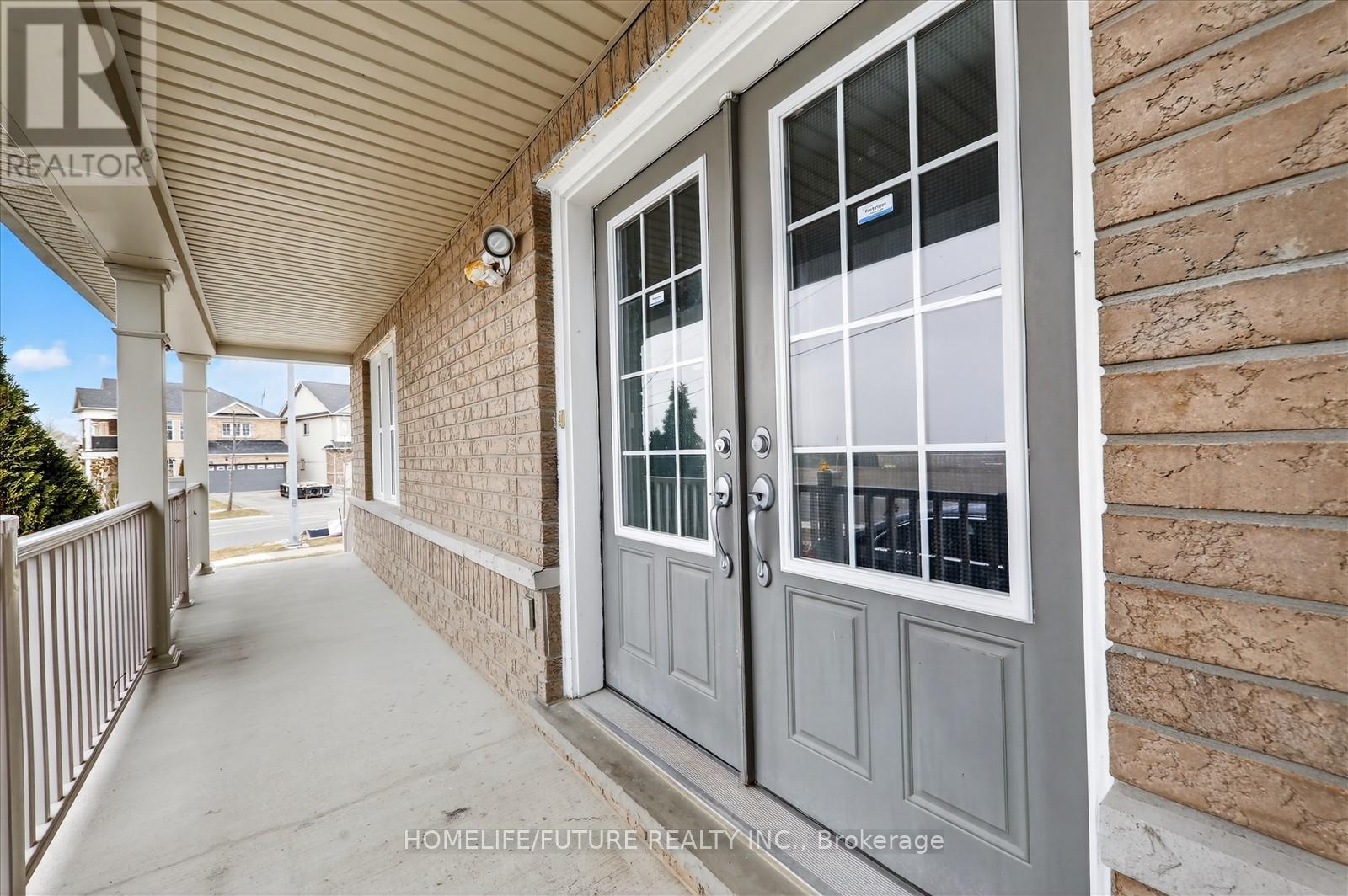 939 Miller Park Avenue, Bradford West Gwillimbury (Bradford), Ontario  L3Z 0L6 - Photo 4 - N12912458