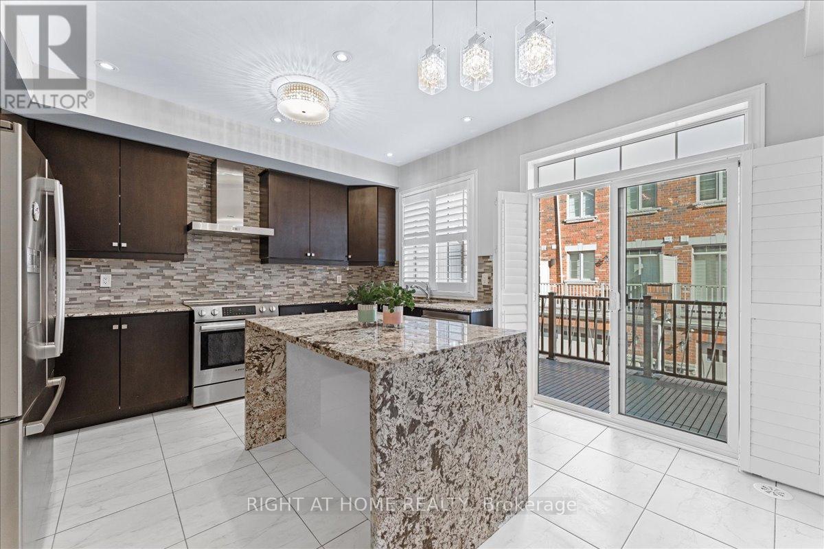 32 - 1331 Major Mackenzie Drive, Vaughan (Patterson), Ontario  L6A 4W4 - Photo 4 - N12912466