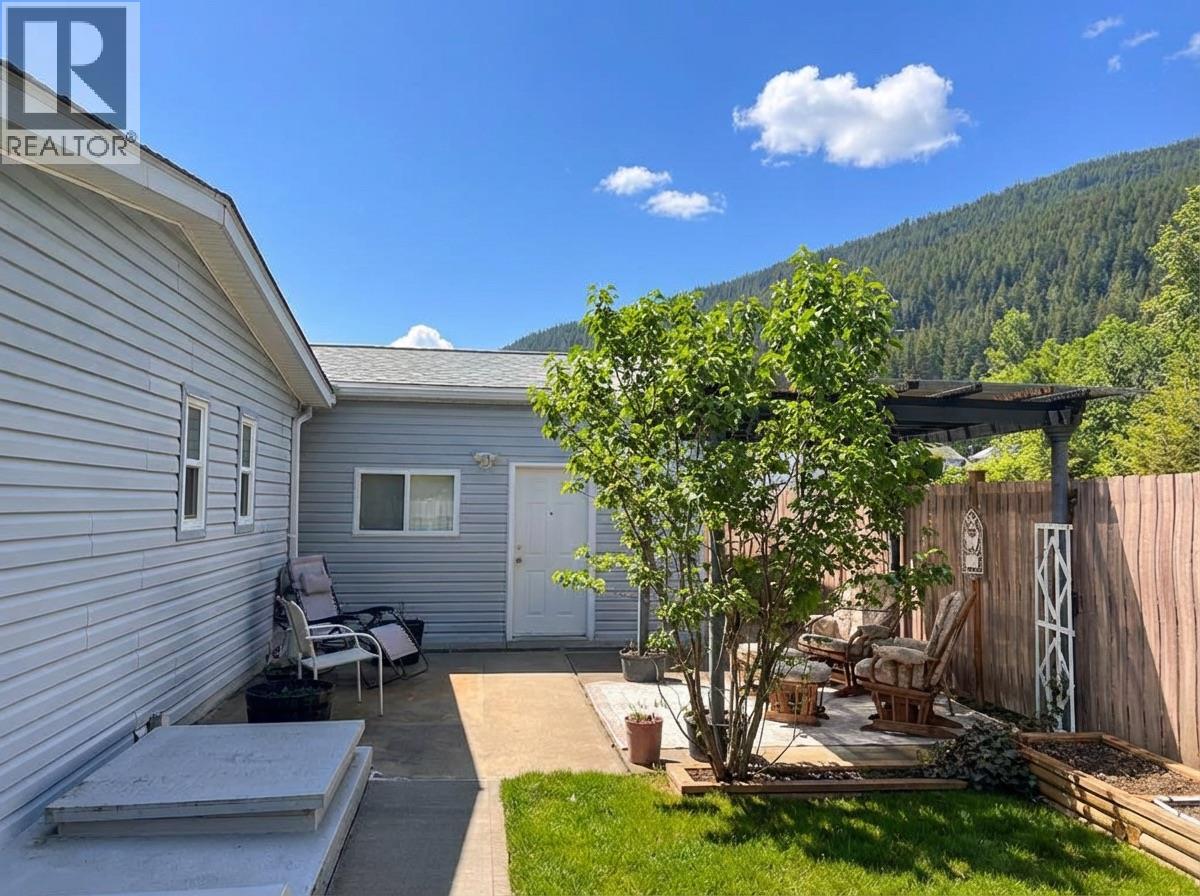 1006 11th  N Avenue, Creston, British Columbia  V0B 1G6 - Photo 19 - 10380382