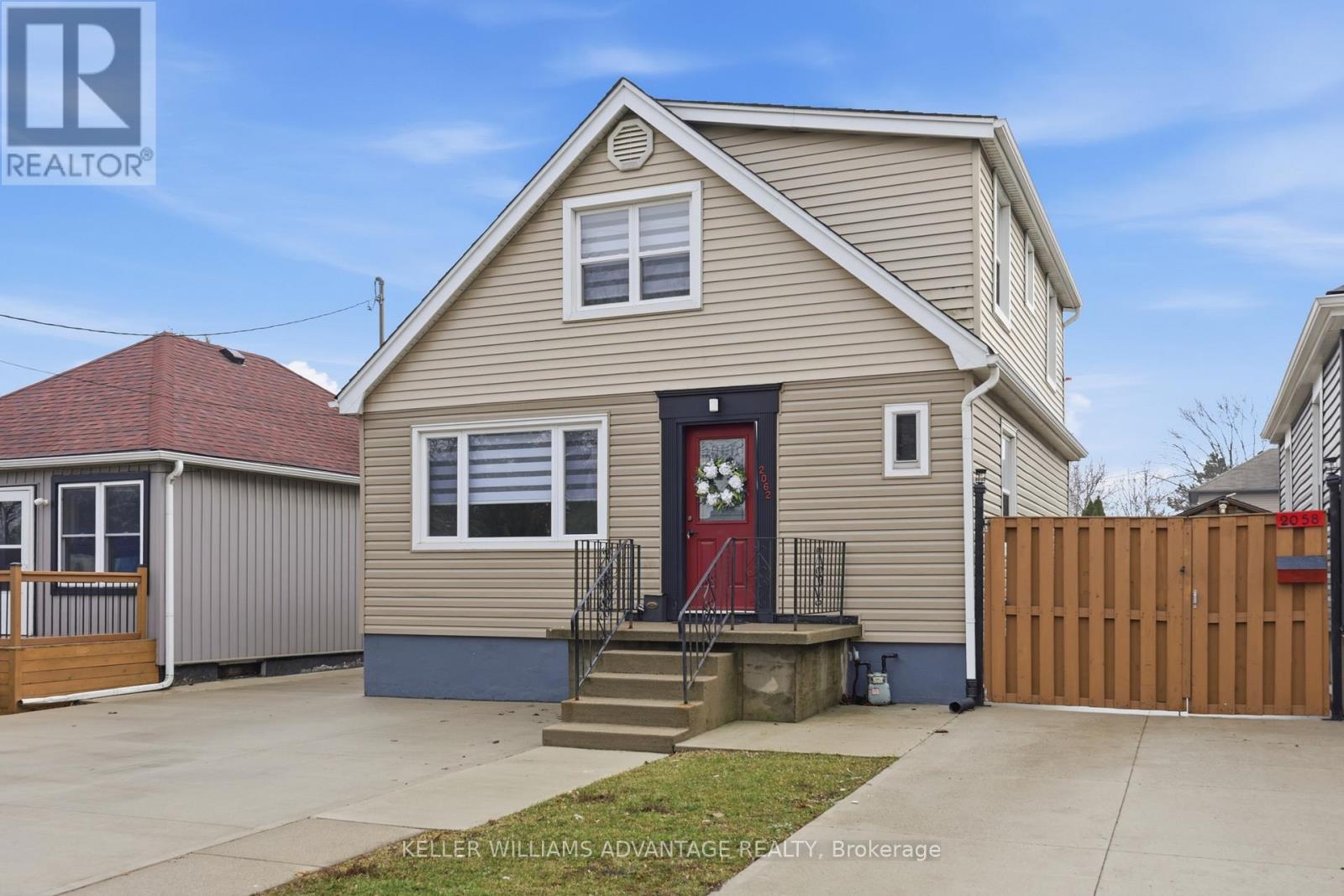 2062 BARTON STREET E, Hamilton, Ontario