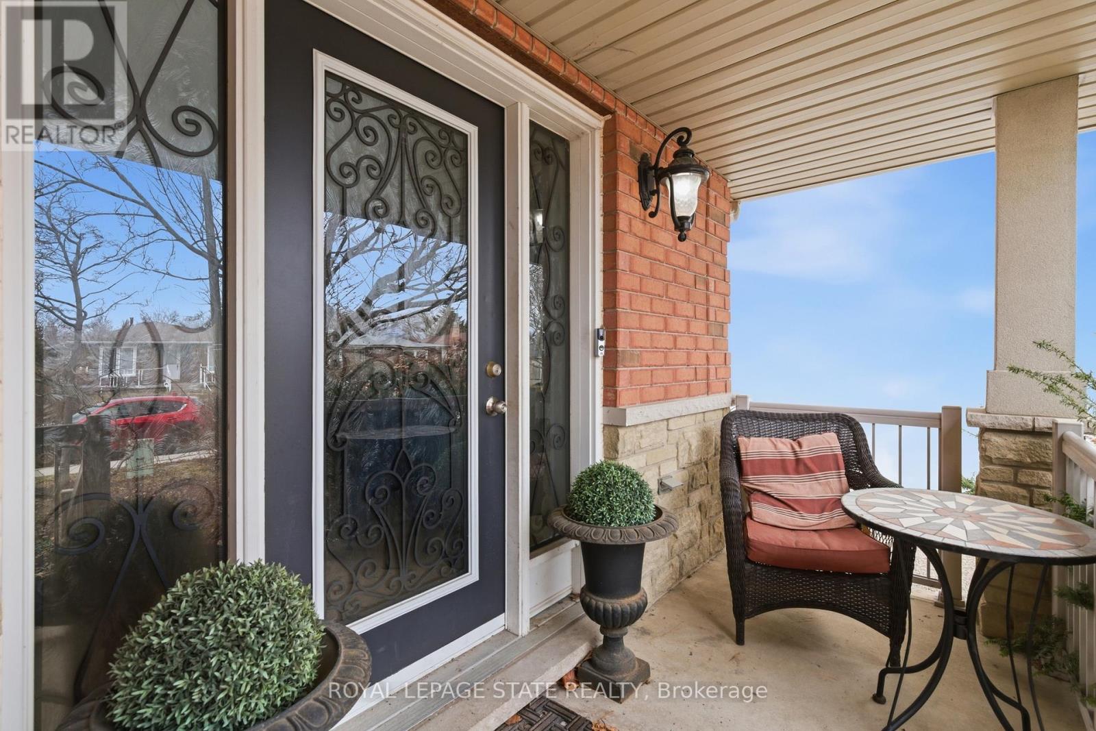 84 Duncairn Crescent, Hamilton, Ontario  L9C 6G1 - Photo 3 - X12912434