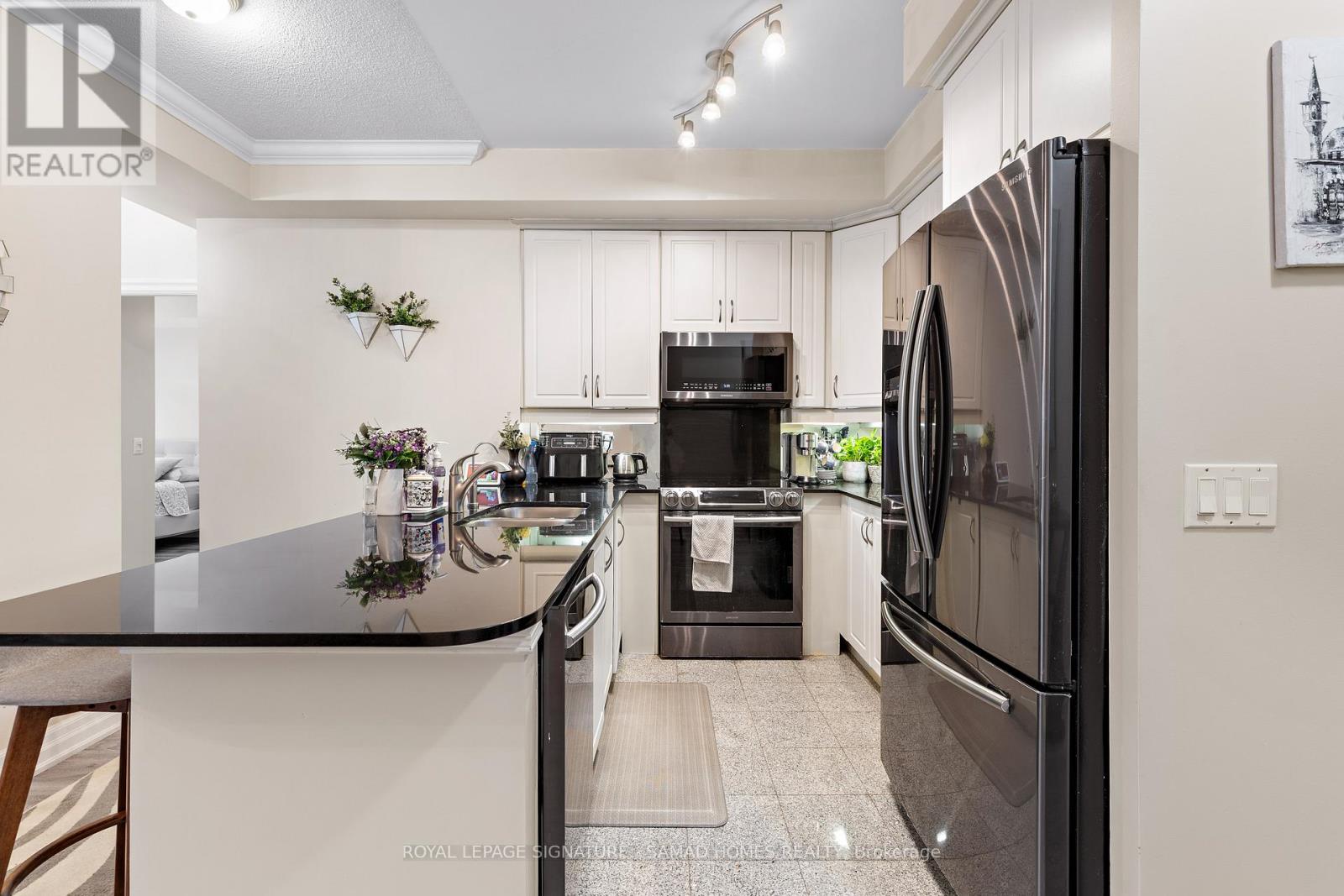 1004 - 2087 Lake Shore Boulevard W, Toronto, Ontario  M8V 4G3 - Photo 7 - W12908824