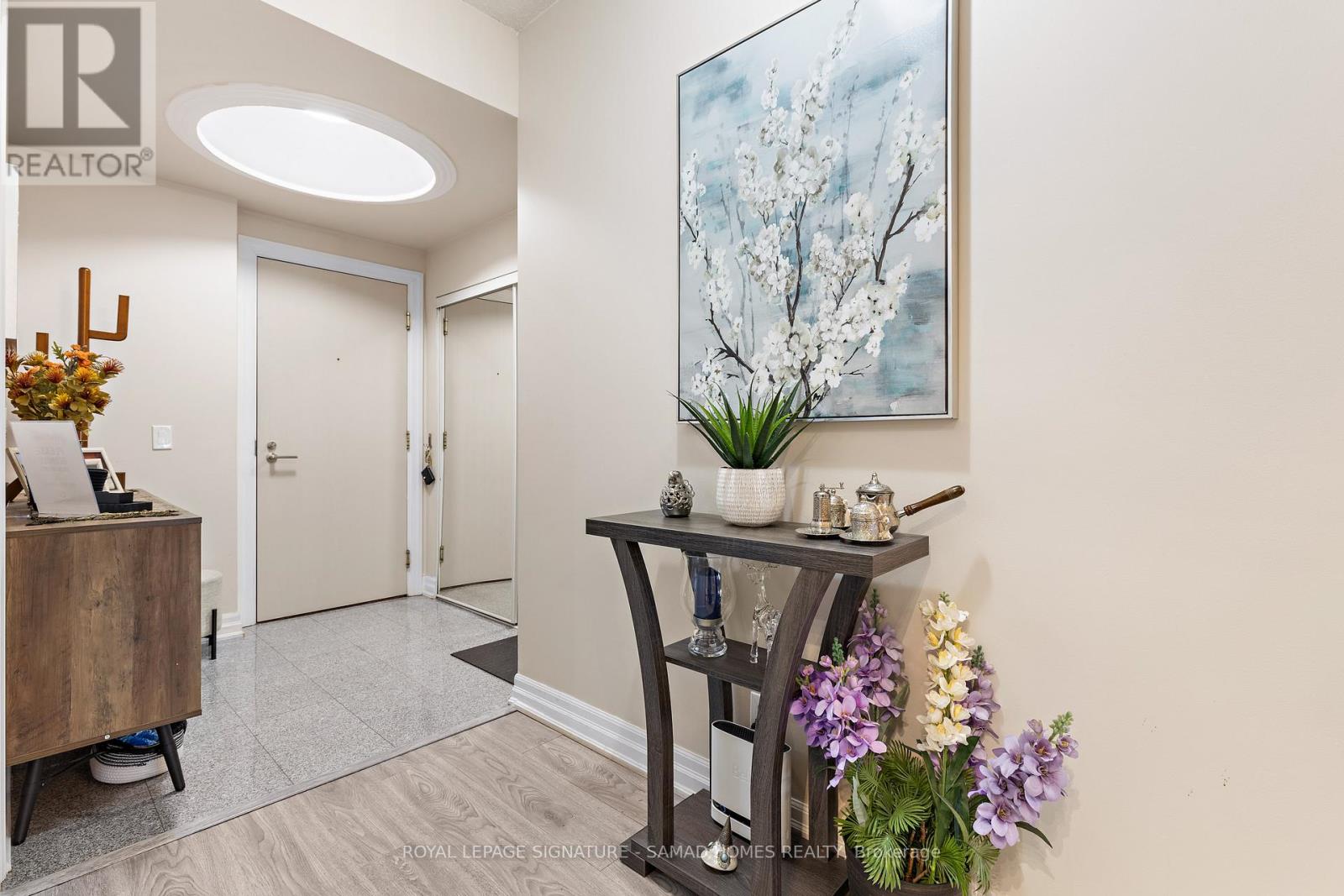 1004 - 2087 Lake Shore Boulevard W, Toronto, Ontario  M8V 4G3 - Photo 3 - W12908824